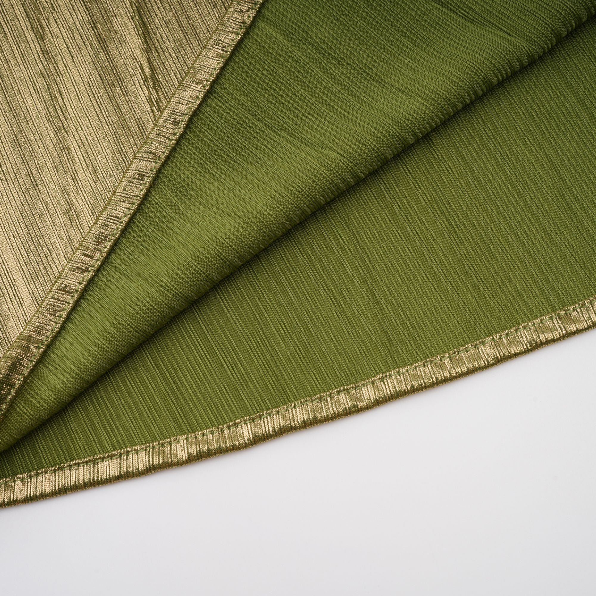 فستان ماكسي مطوية باللون الأخضر اللامع من ألكيمي