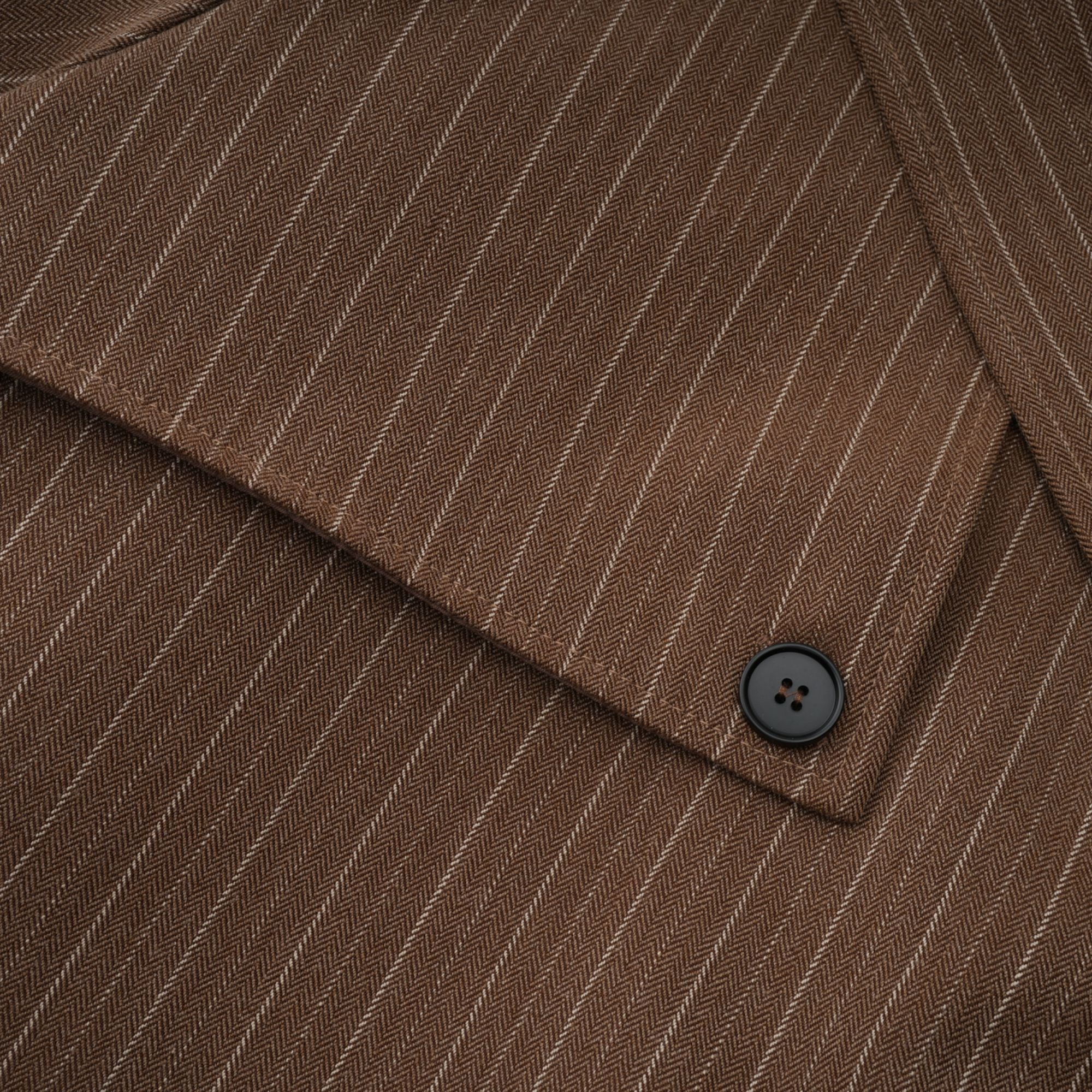 طقم معطف طويل مخطط وبنطلون من كليمانس براون