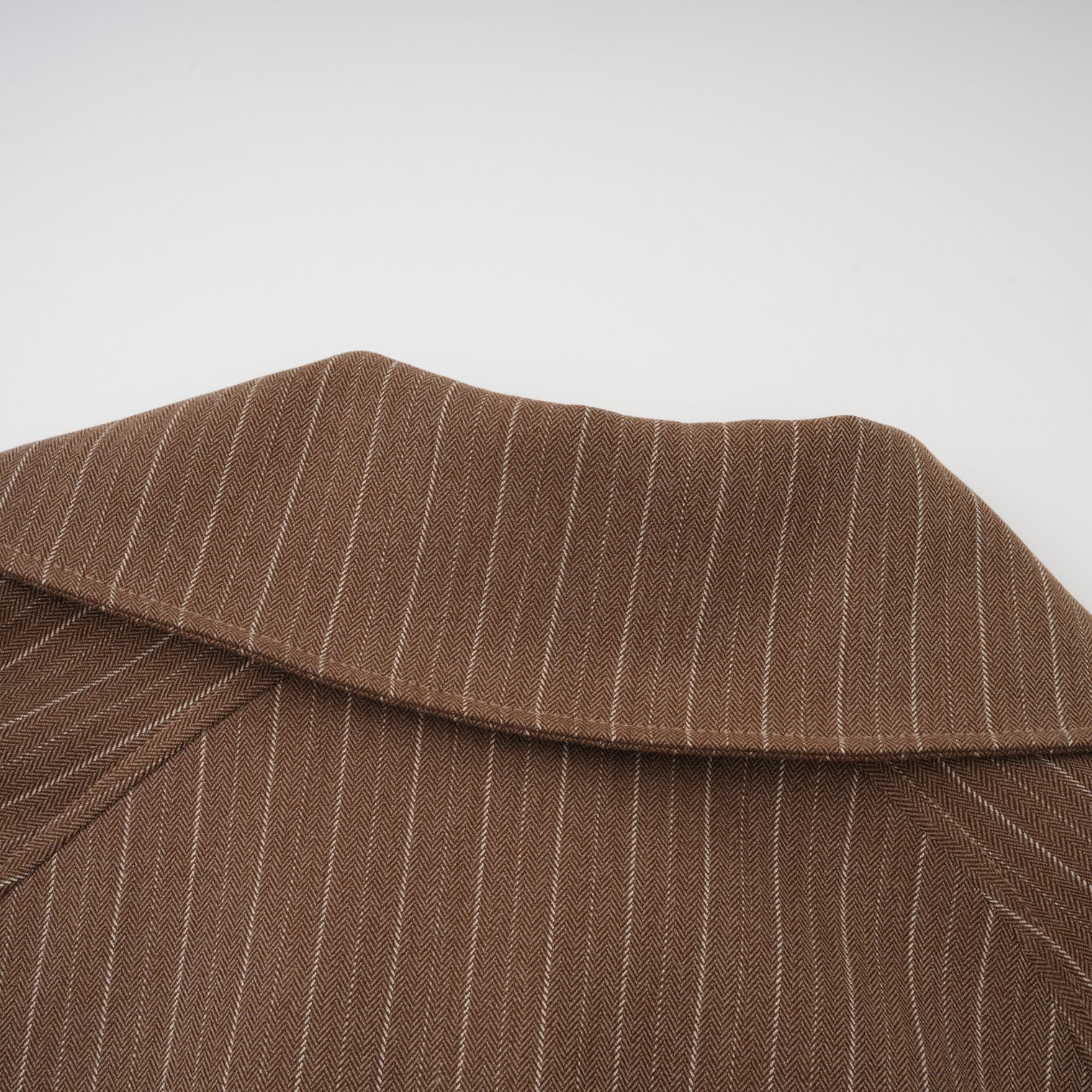 طقم معطف طويل مخطط وبنطلون من كليمانس براون