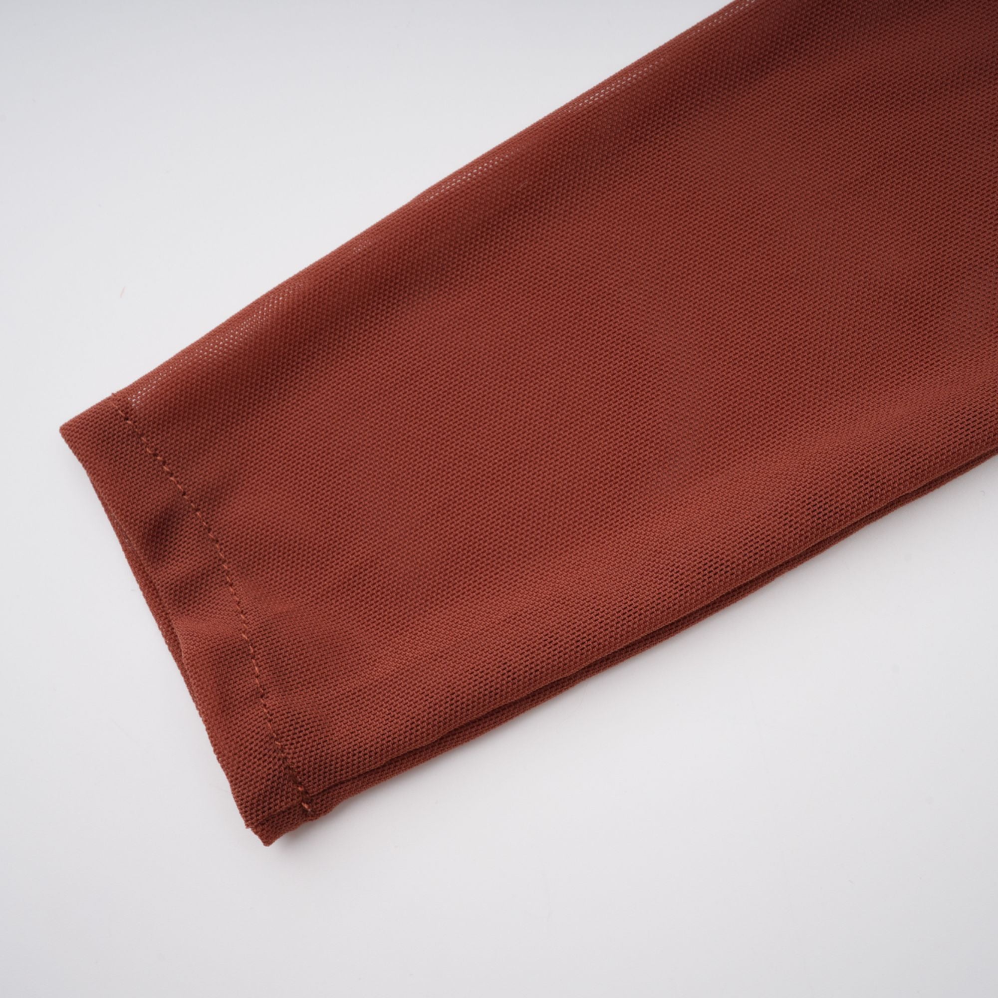 فستان دانيه براون ماكسي بتصميم مجعد ومطرز