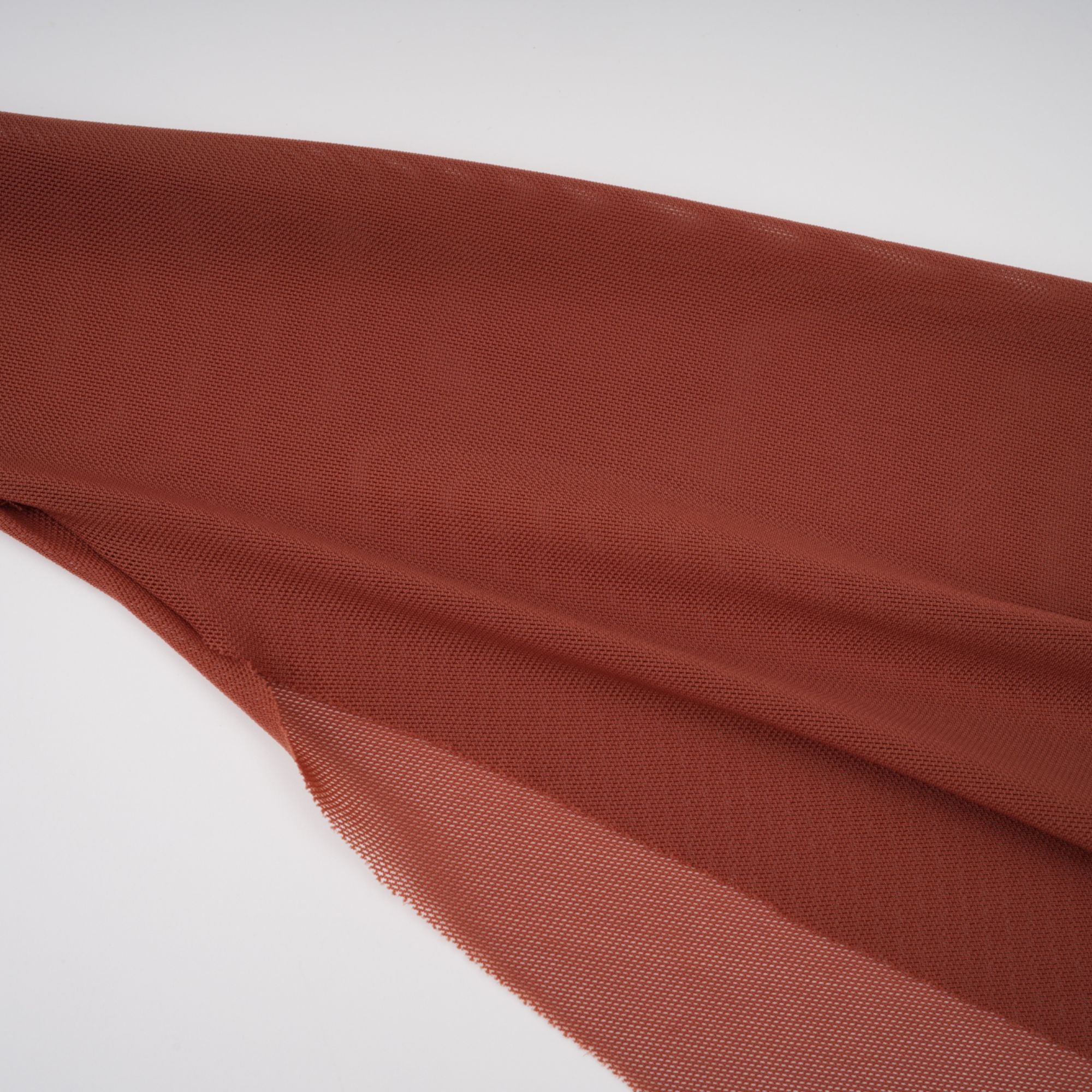 فستان دانيه براون ماكسي بتصميم مجعد ومطرز