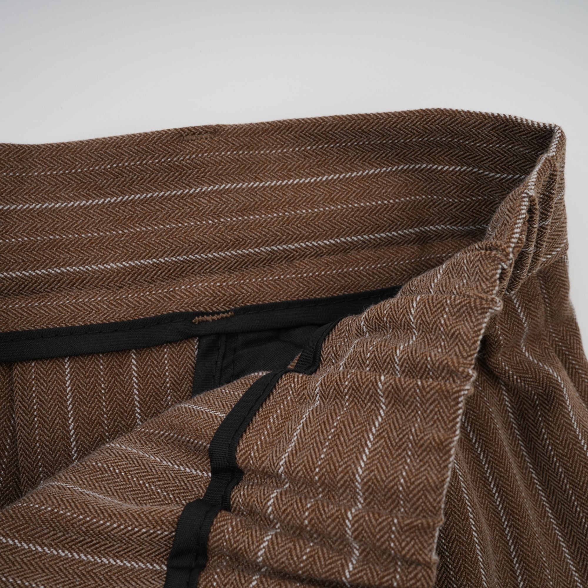 طقم معطف طويل مخطط وبنطلون من كليمانس براون