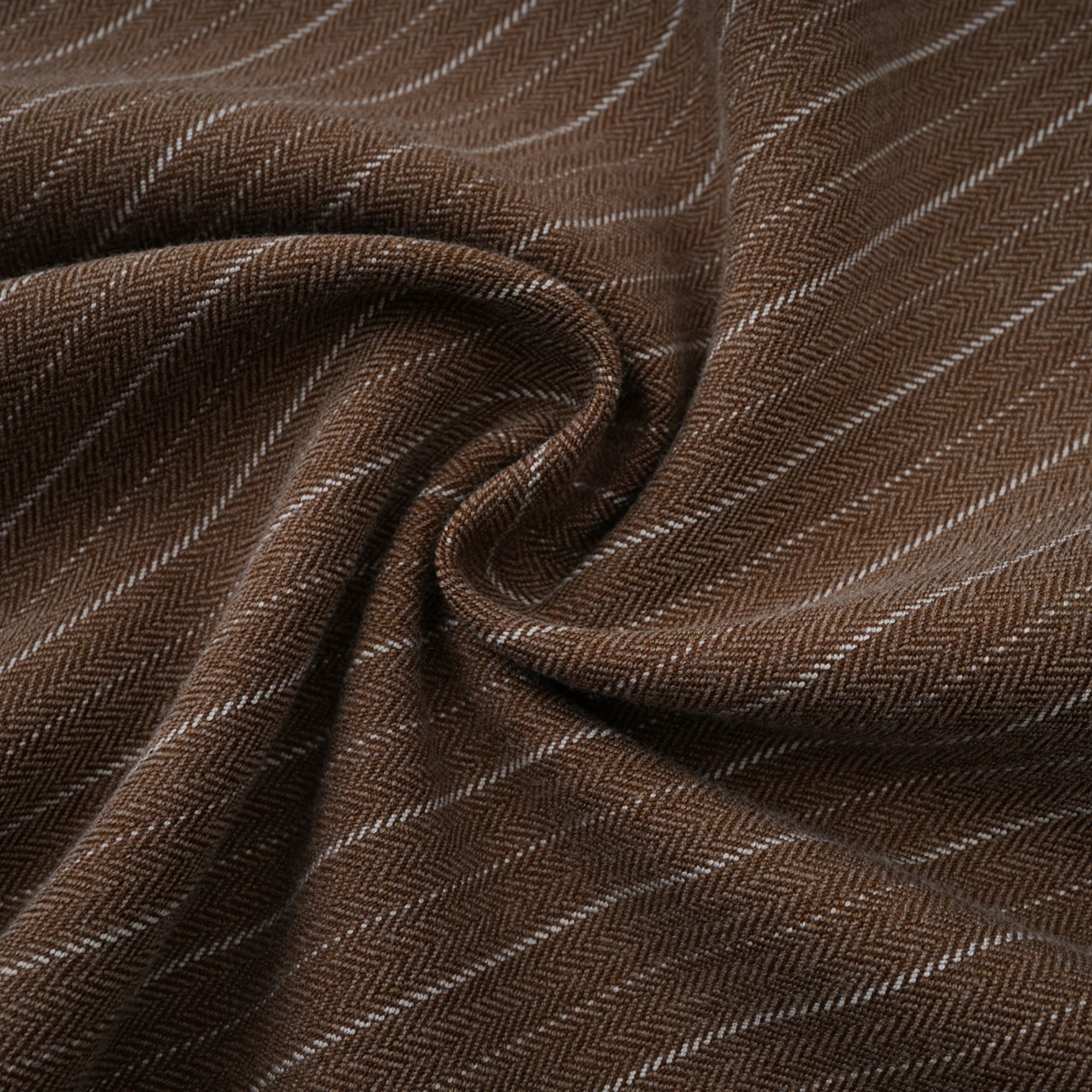 طقم معطف طويل مخطط وبنطلون من كليمانس براون