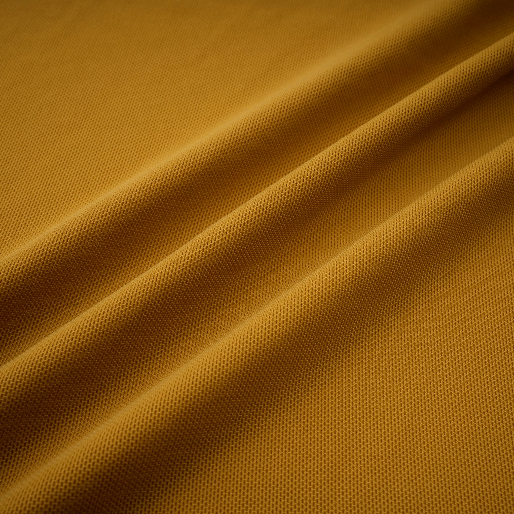 Ludivine – Ockerfarbenes, schulterfreies, gerüschtes Maxikleid mit Cut-outs