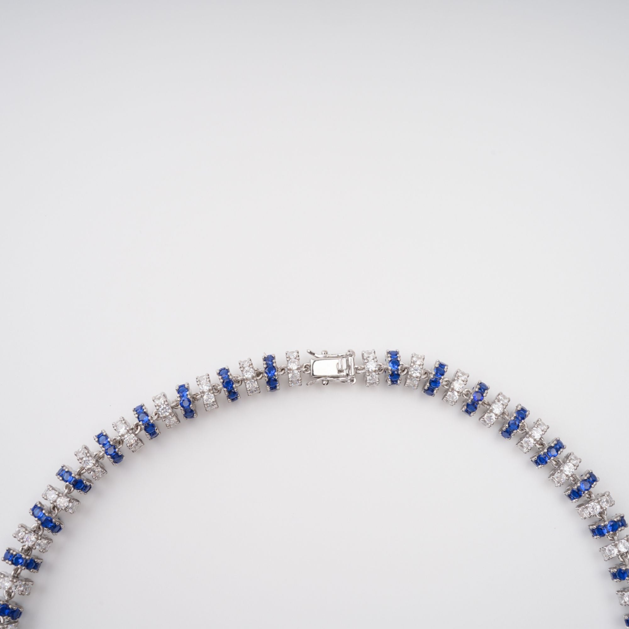 Sandrine Halskette mit blauen Kristallen