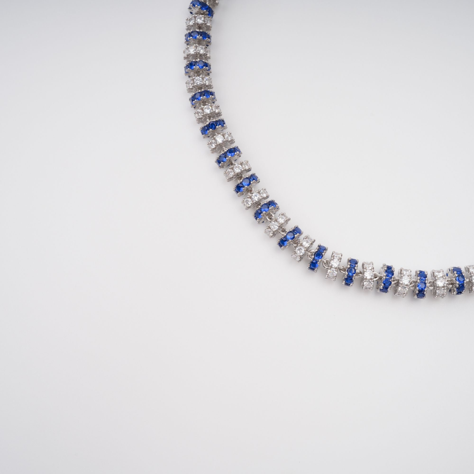 Sandrine Halskette mit blauen Kristallen