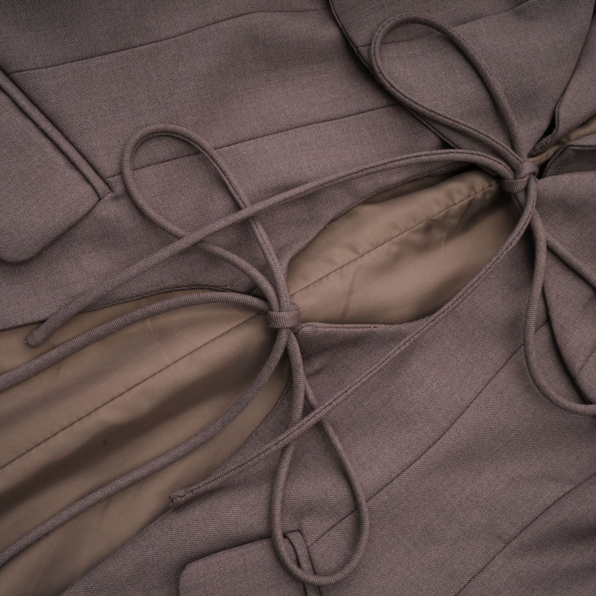 سترة بتصميم ربطة عنق من تصميم Solange