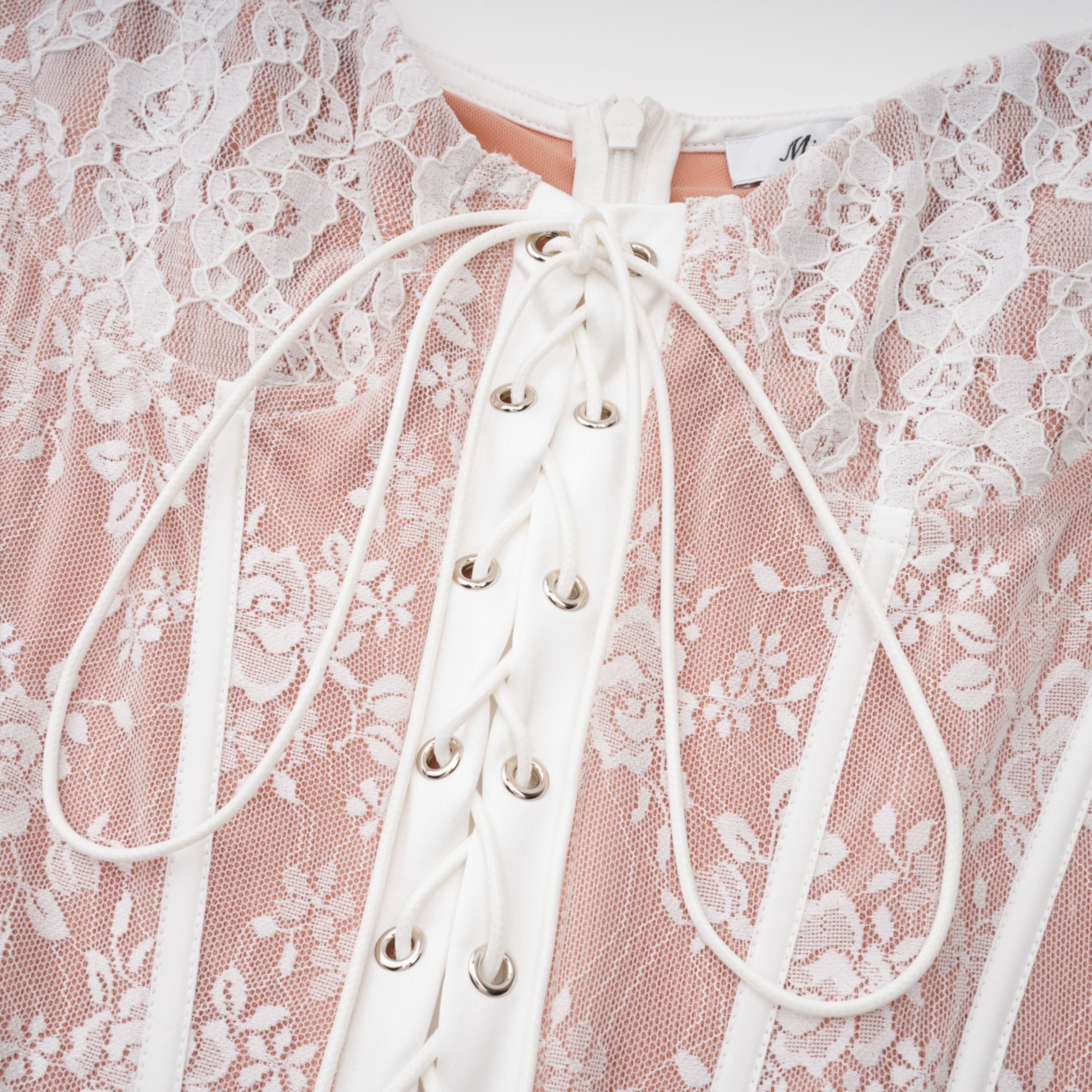 فستان قصير برباطات من جاسينت براون