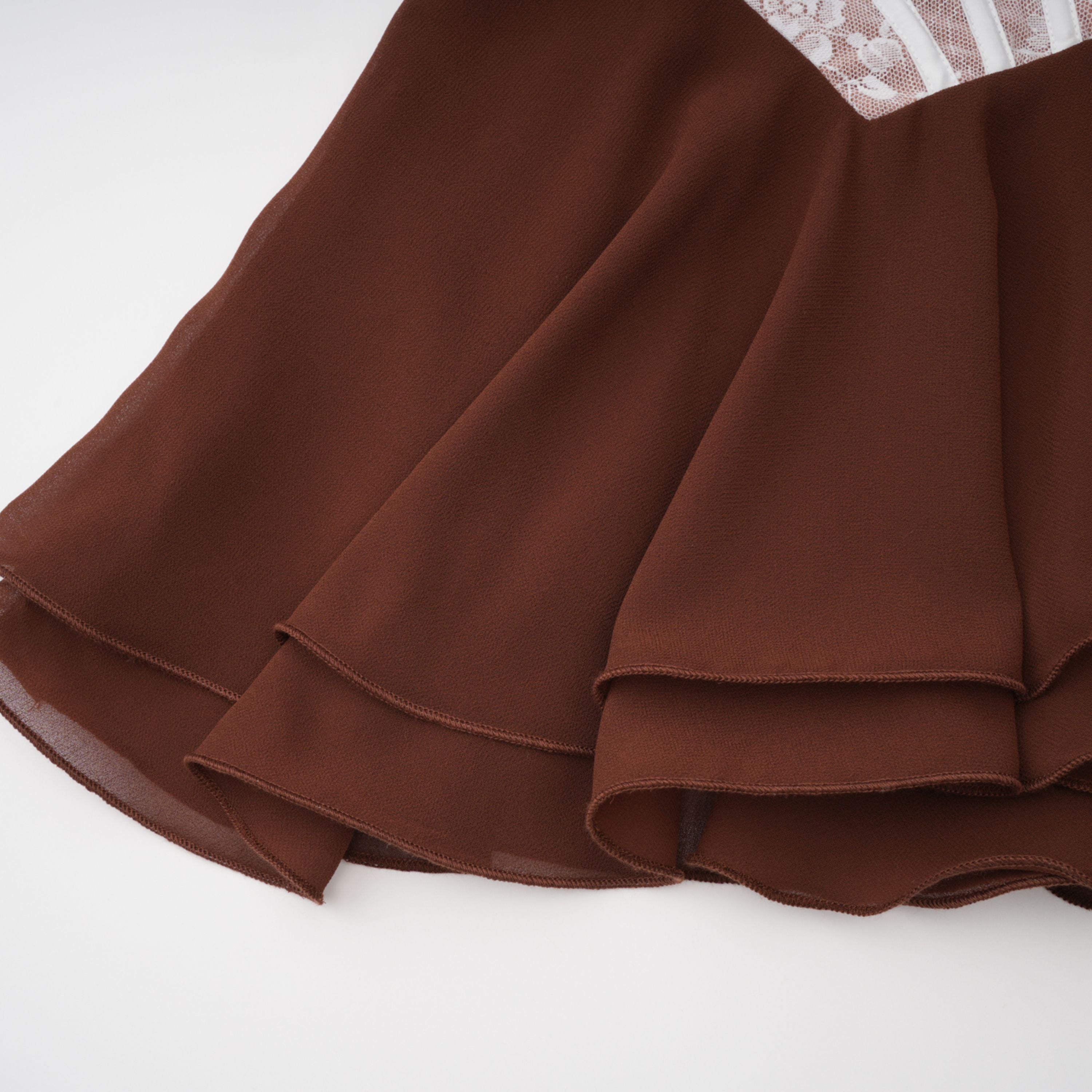 فستان قصير برباطات من جاسينت براون