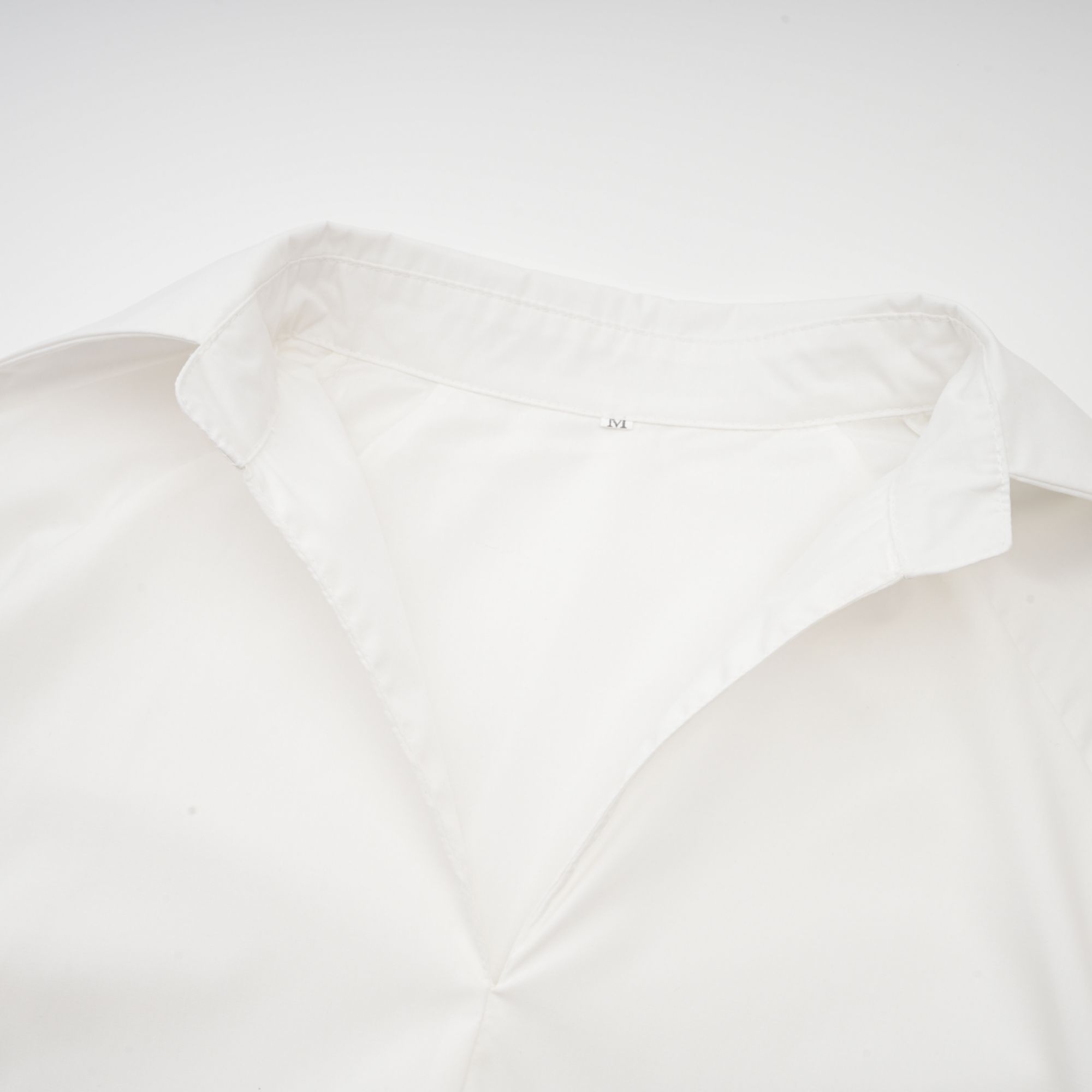 قميص ماريون منفوخ من الأسفل إلى الأعلى