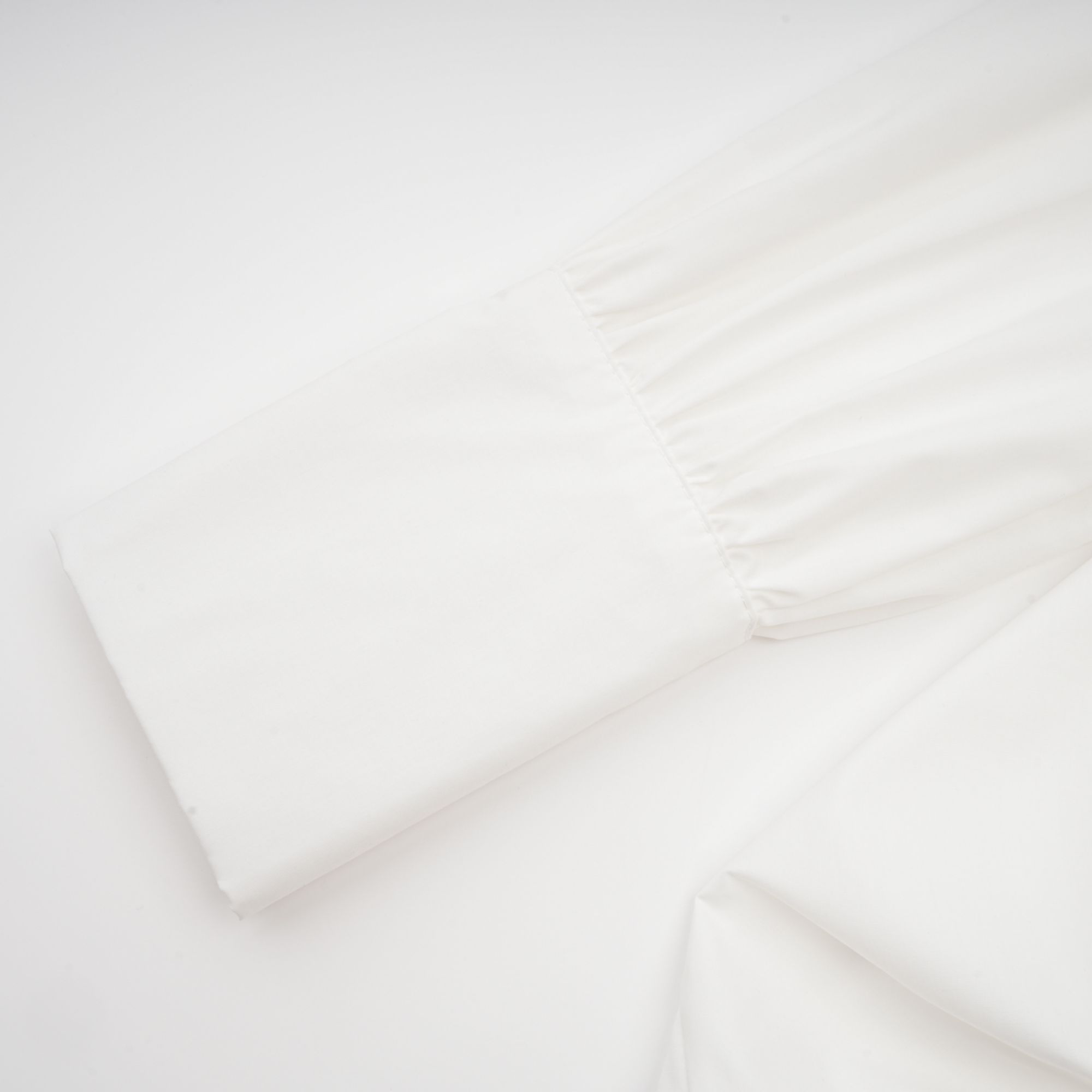 قميص ماريون منفوخ من الأسفل إلى الأعلى