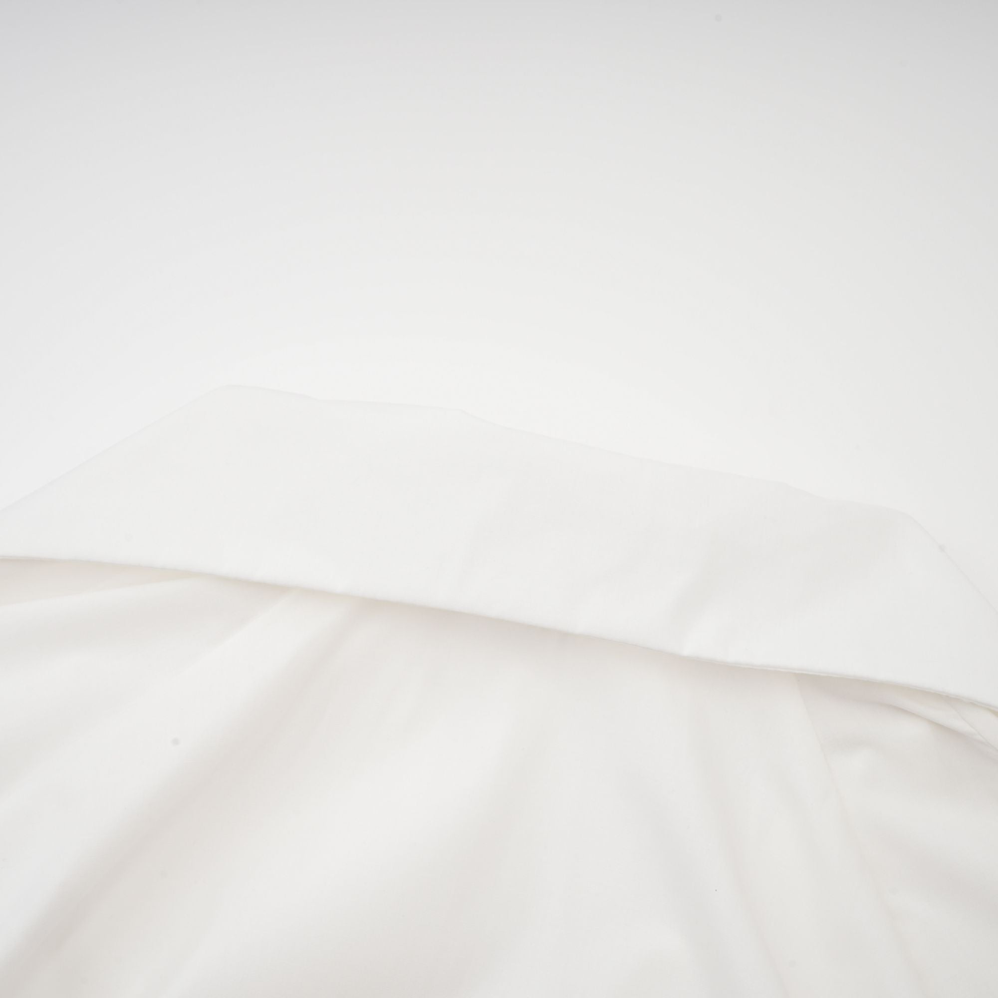 قميص ماريون منفوخ من الأسفل إلى الأعلى