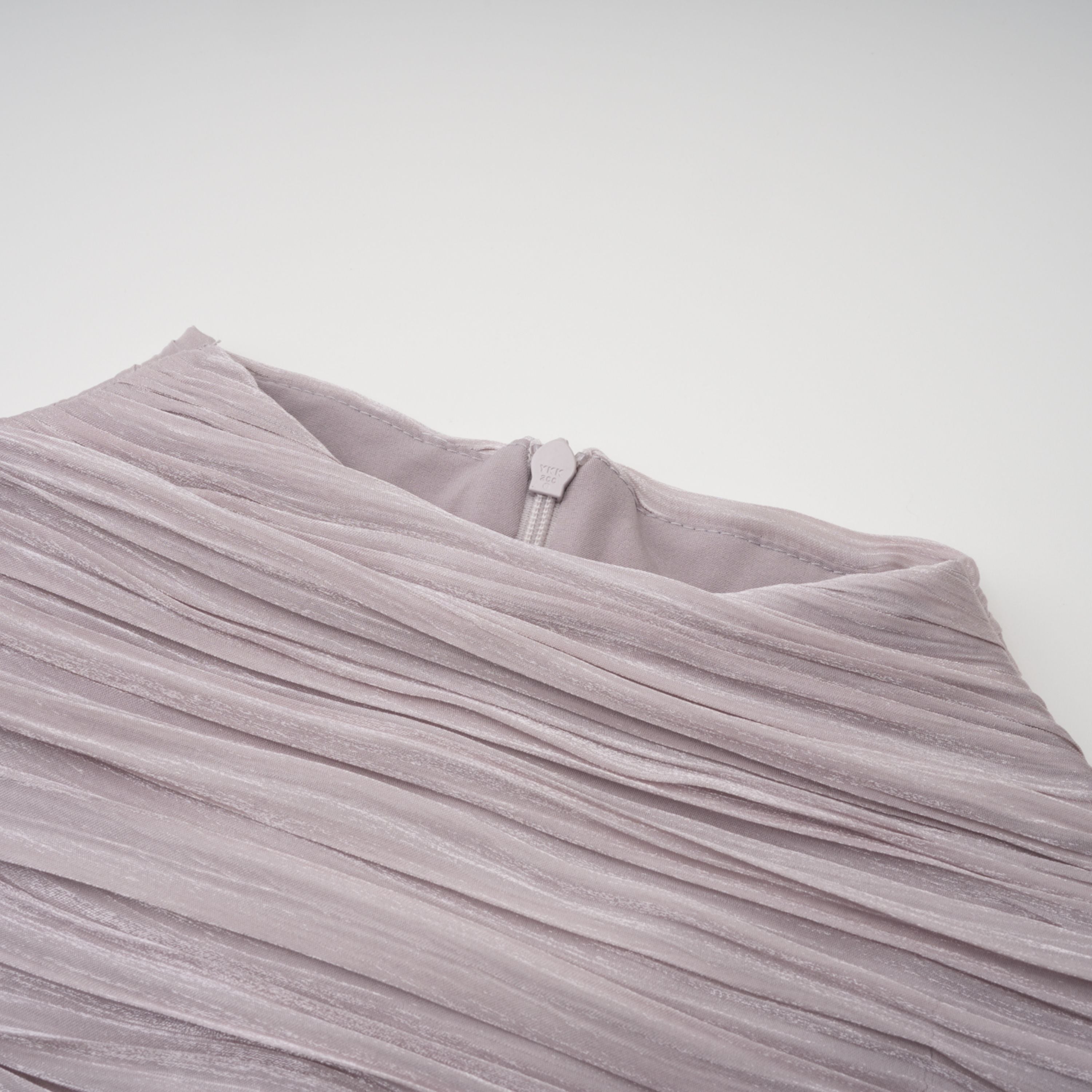 Nerida Silbernes Maxikleid mit Rollkragen und Rüschen