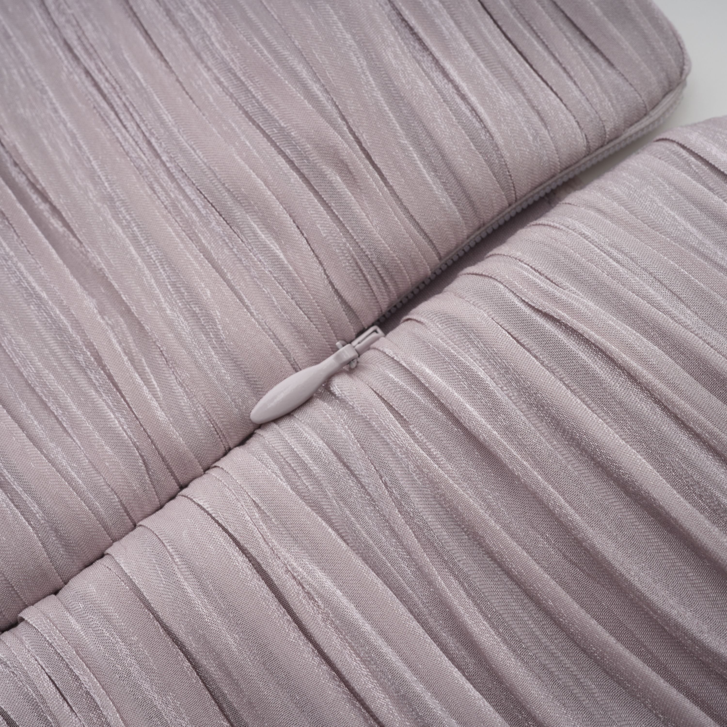 Nerida Silbernes Maxikleid mit Rollkragen und Rüschen