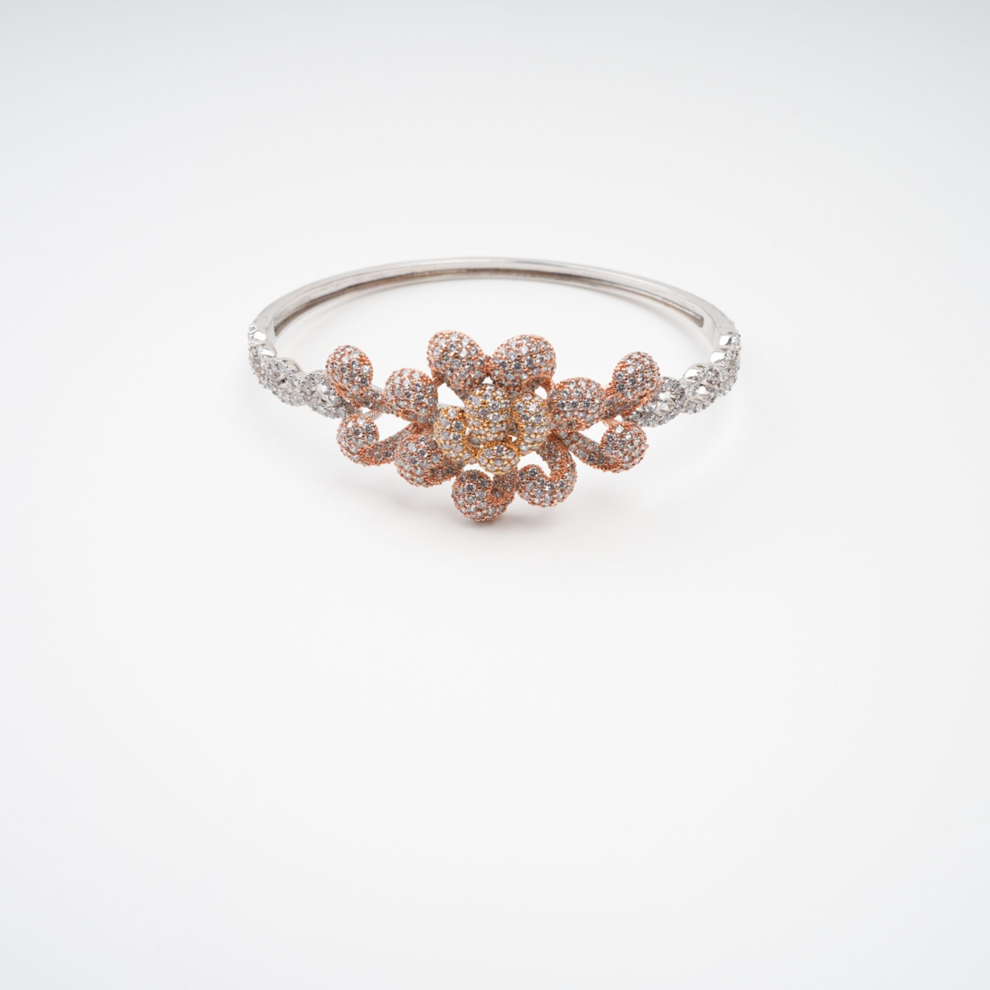 سوار أنثيمون الذهبي المزين بالكريستال