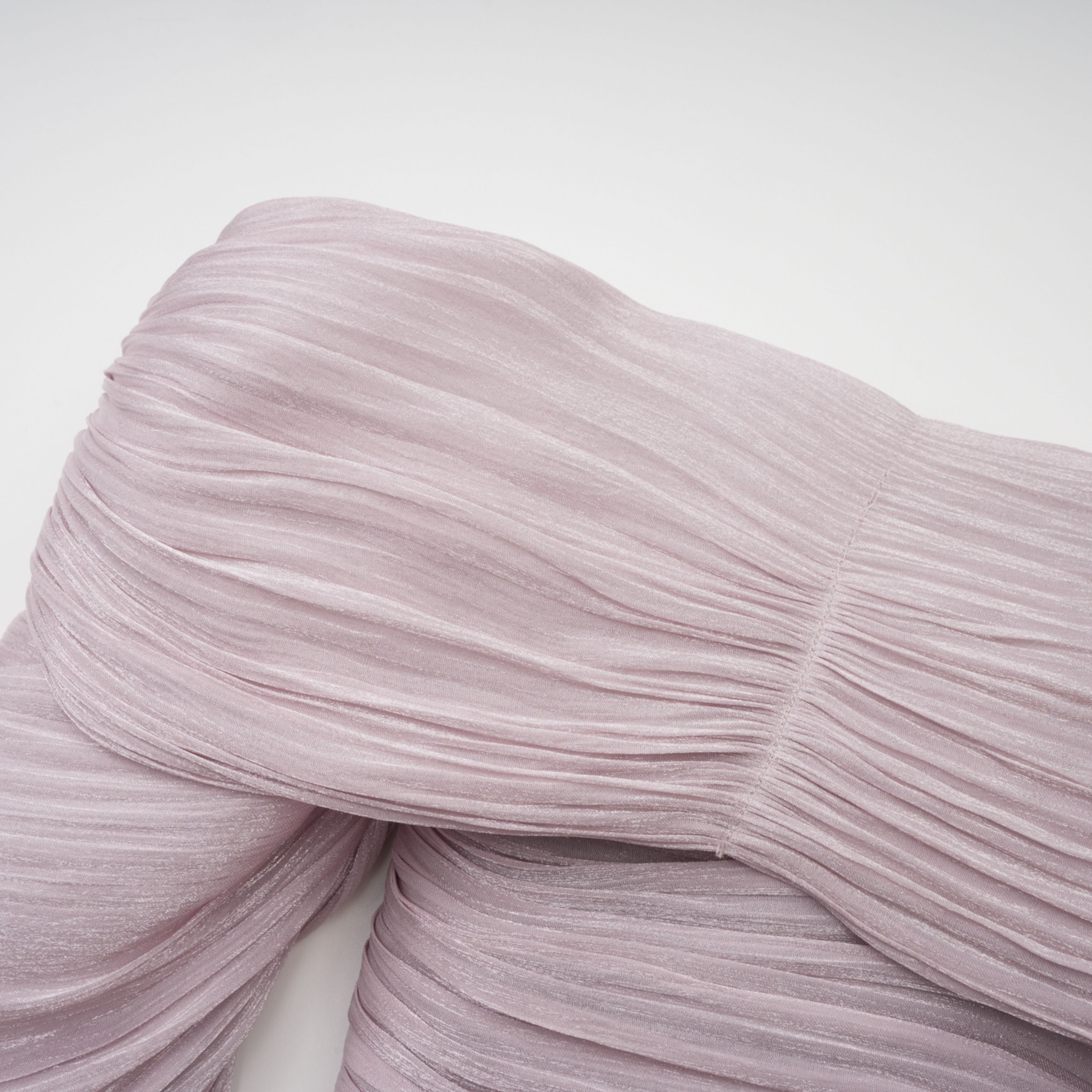 Nerida Silbernes Maxikleid mit Rollkragen und Rüschen