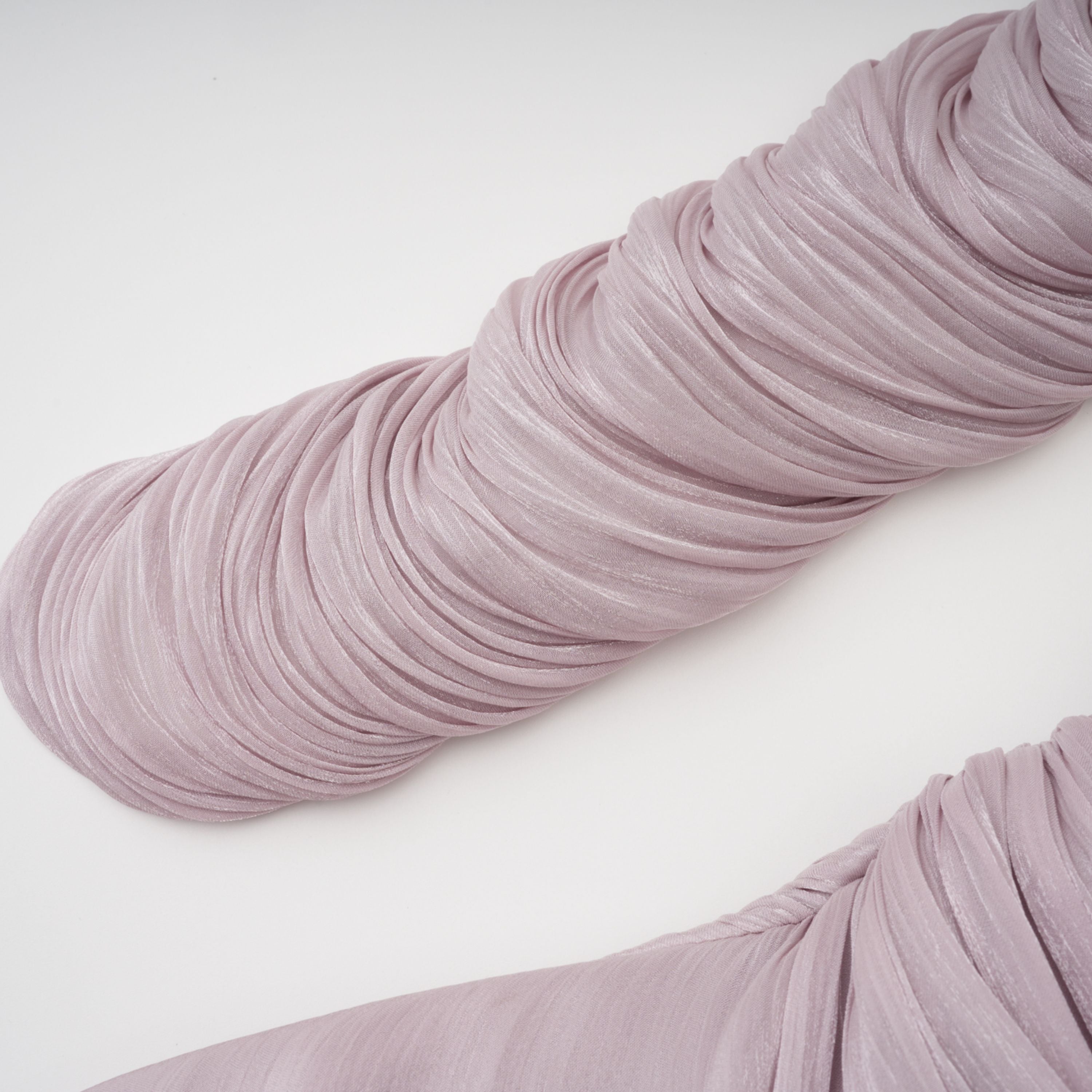 Nerida Silbernes Maxikleid mit Rollkragen und Rüschen