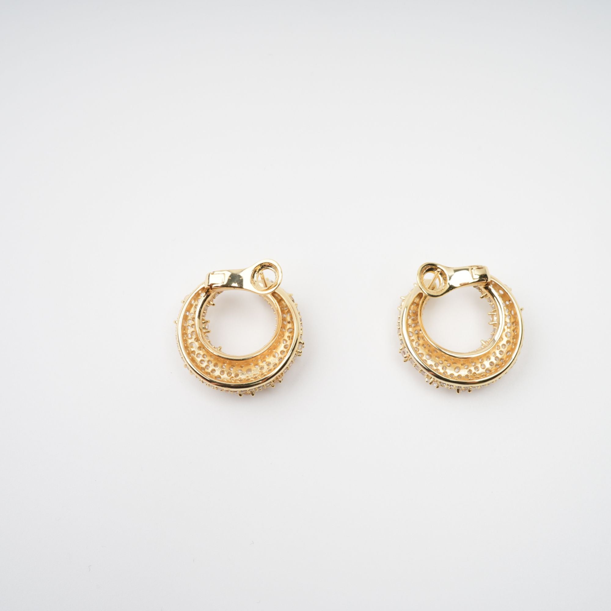 أقراط كوليت الذهبية المزينة بالكريستال