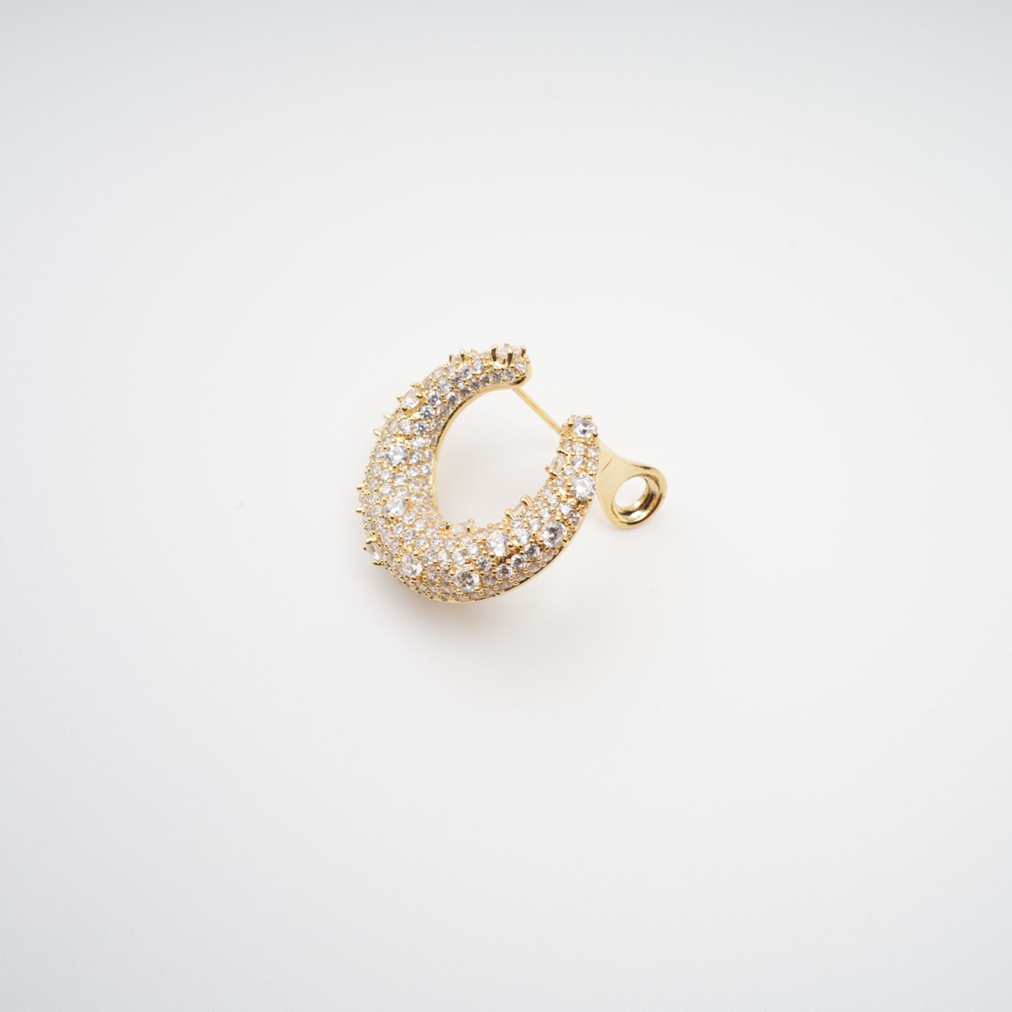 أقراط كوليت الذهبية المزينة بالكريستال