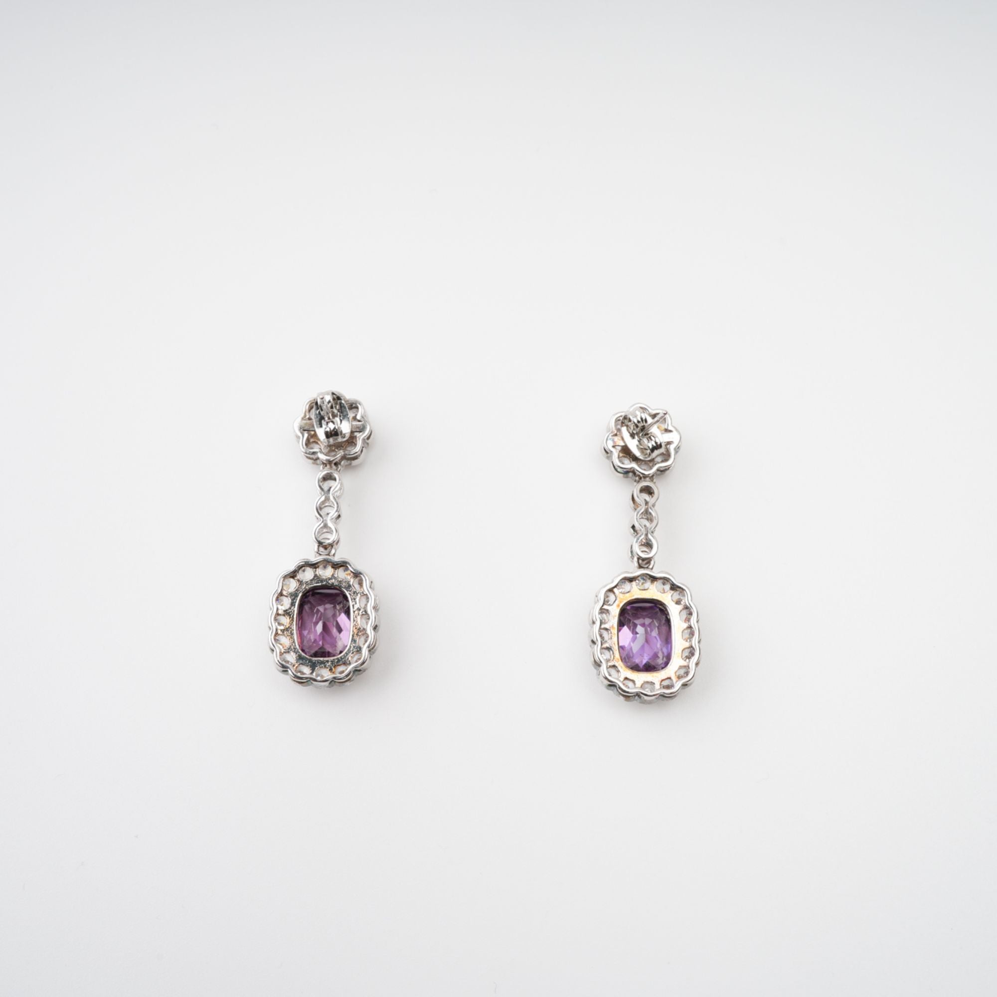 أقراط كليمانس المزينة بالكريستال الأرجواني