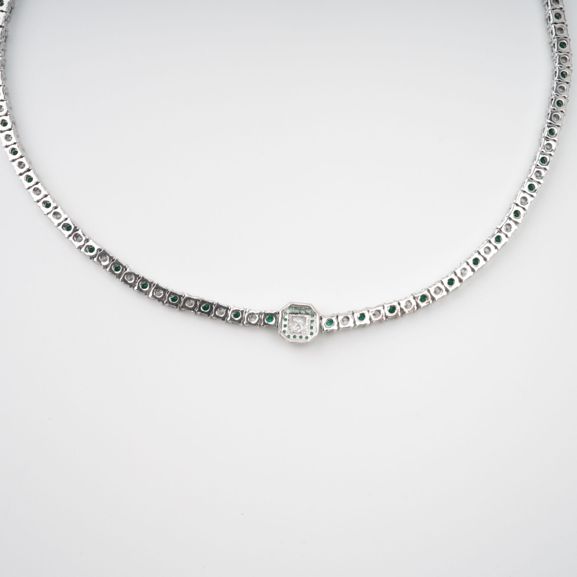 Héloïse – Halskette mit grünem Kristall