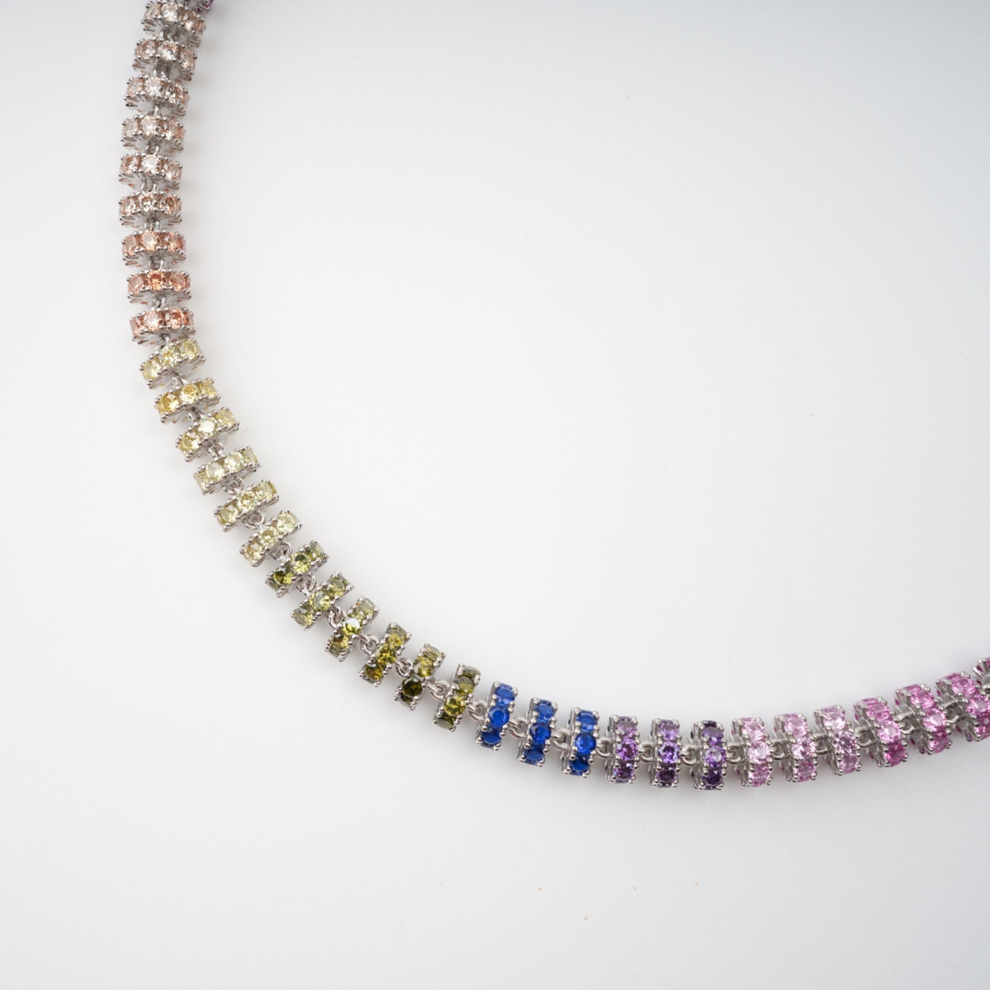 Sandrine Halskette aus Sterlingsilber mit mehrfarbigen Kristallen