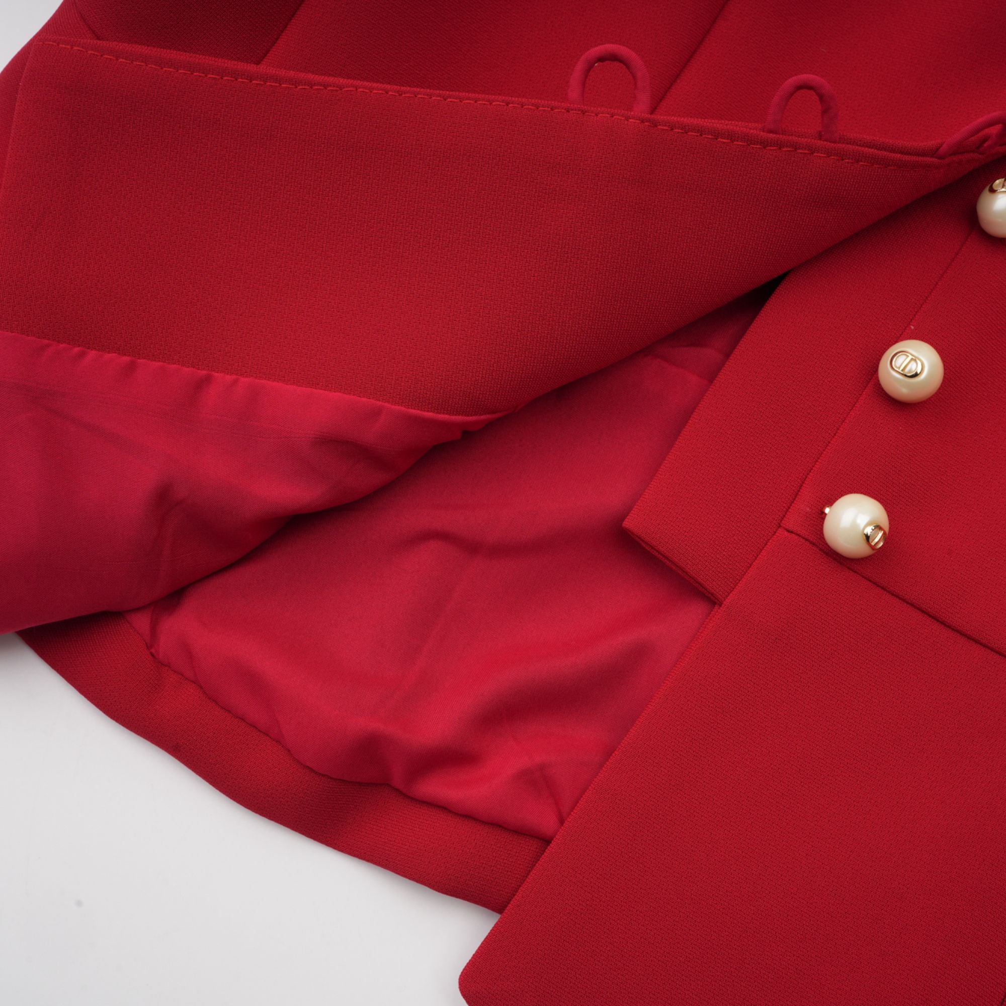 طقم بلوزة وتنورة متطابقة باللون الأحمر من كوليت