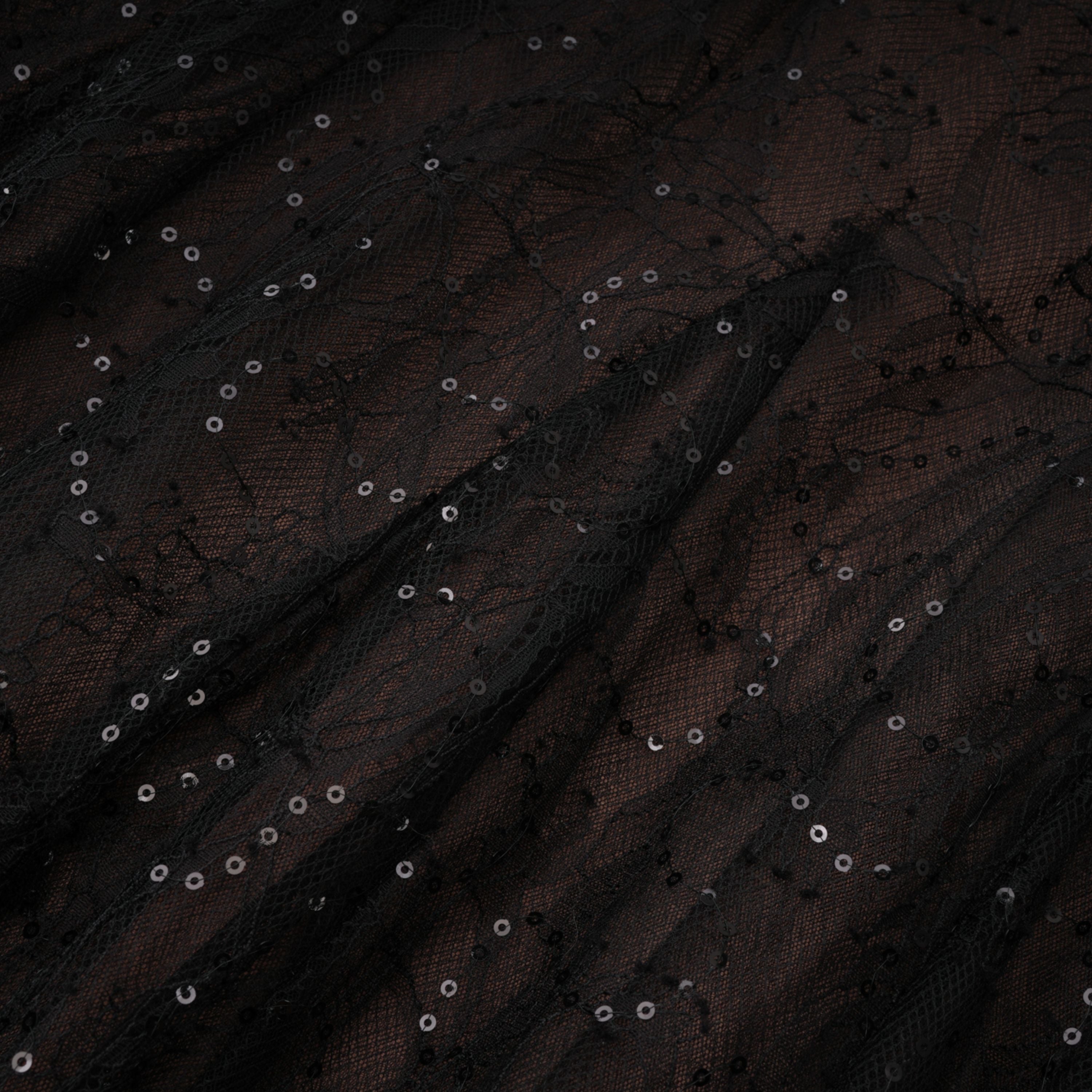 فستان طويل من التول الأسود المزين بالدانتيل واللمعان من Velia