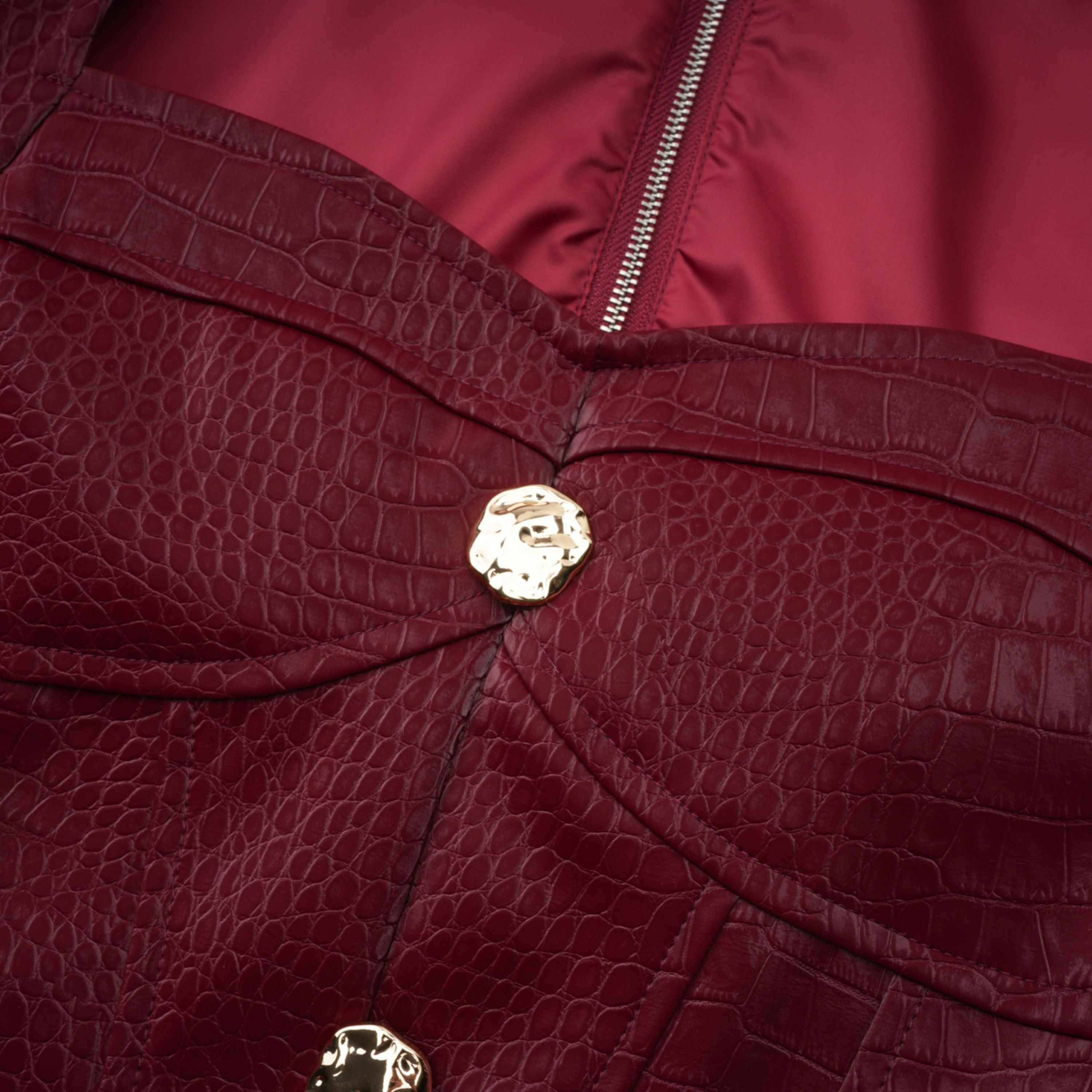 Frankie Mini-Kleid aus rotem Leder mit Zierknöpfen