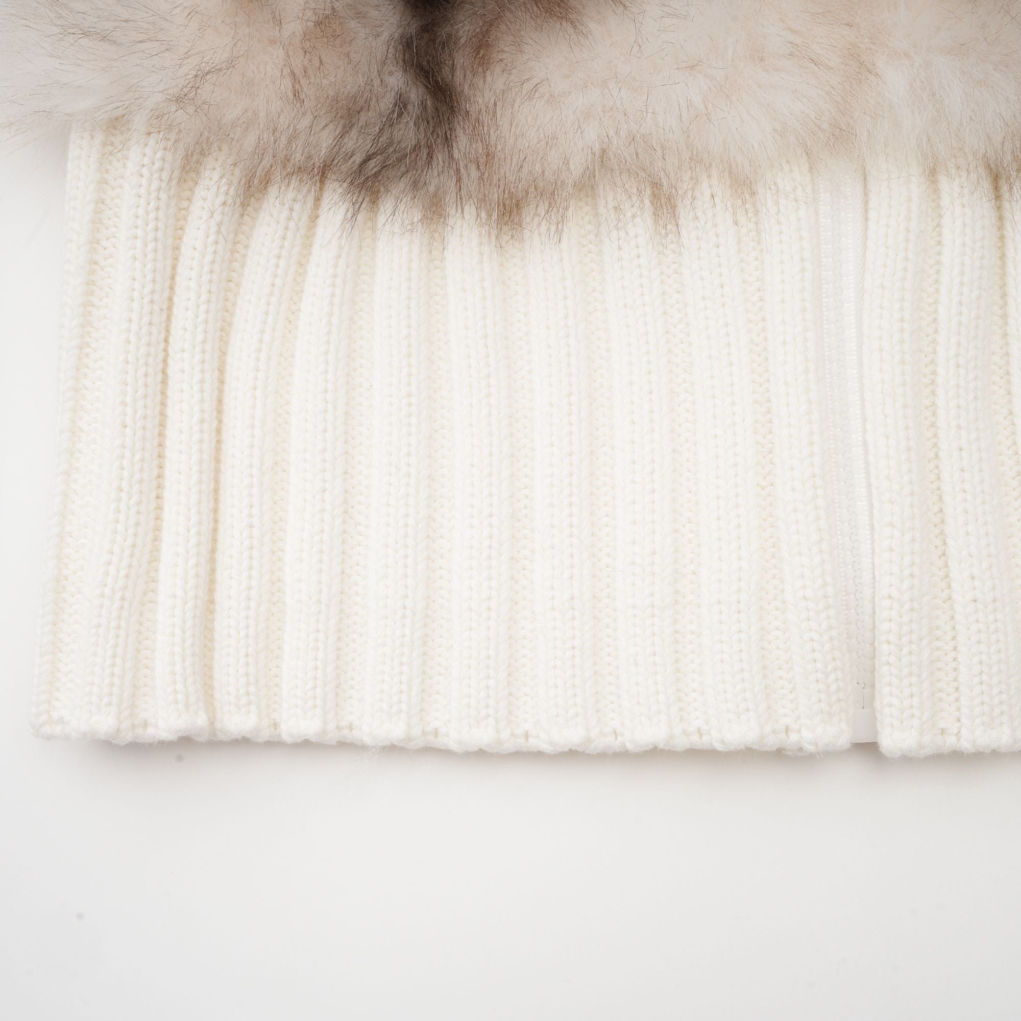 سترة Laetiecia من الفرو الصناعي المضلع