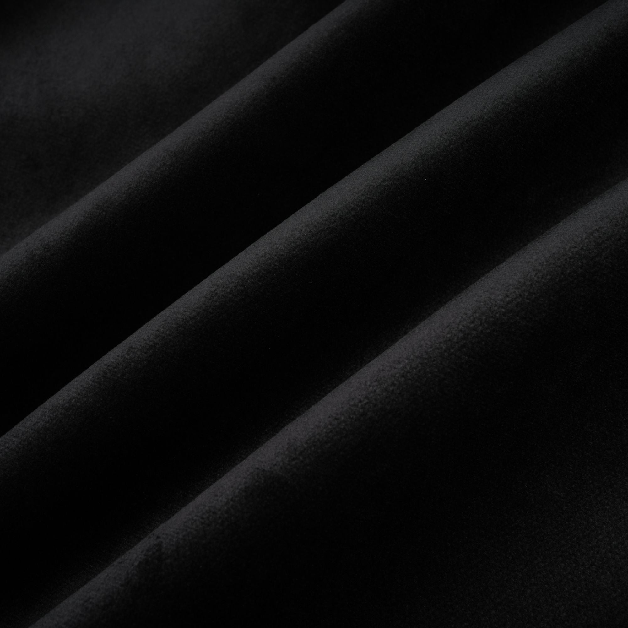 فستان إميلي القصير المصنوع من المخمل الأسود والمزين بالكريستال