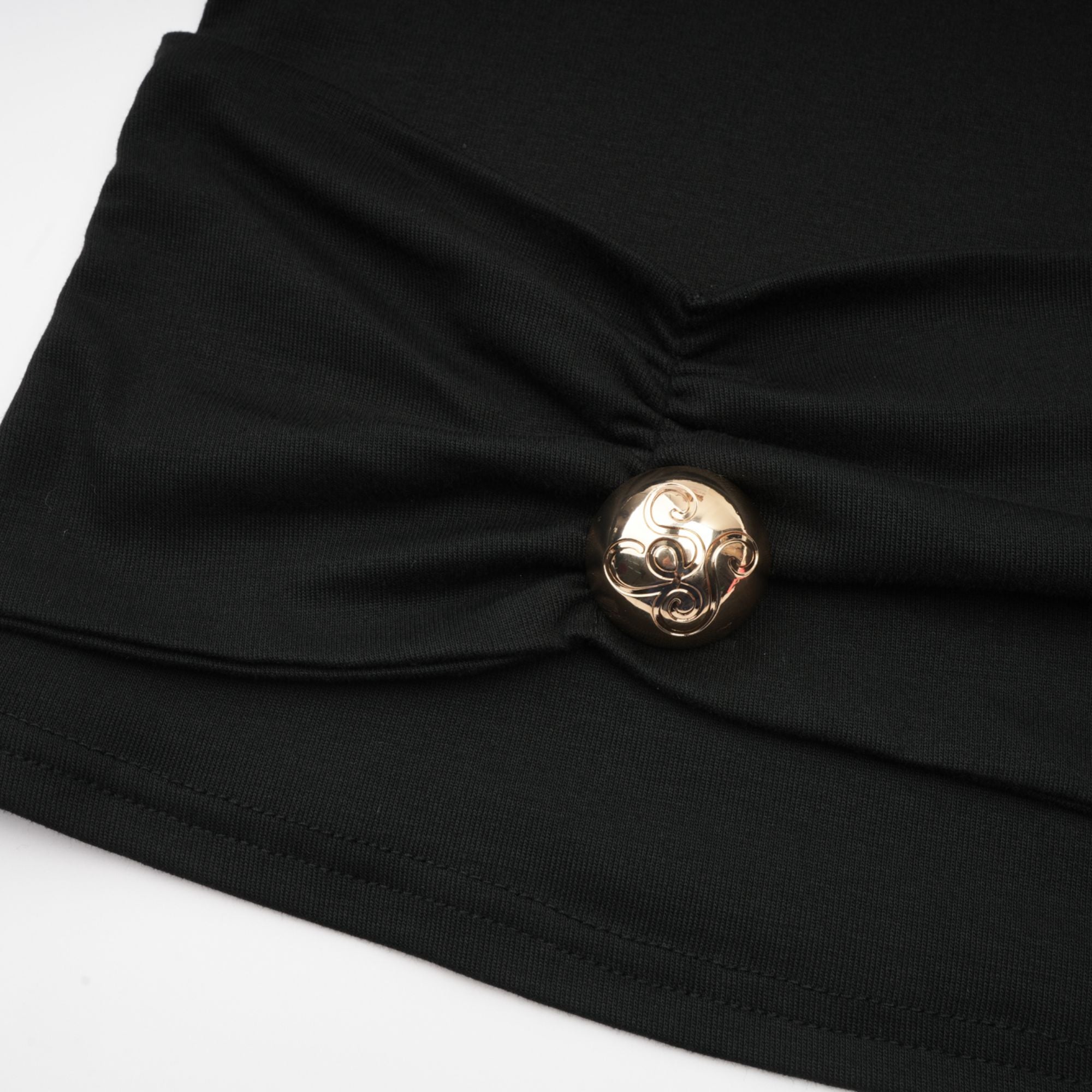 بلوزة أوديت من قماش الجيرسي المطاطي باللون الأسود