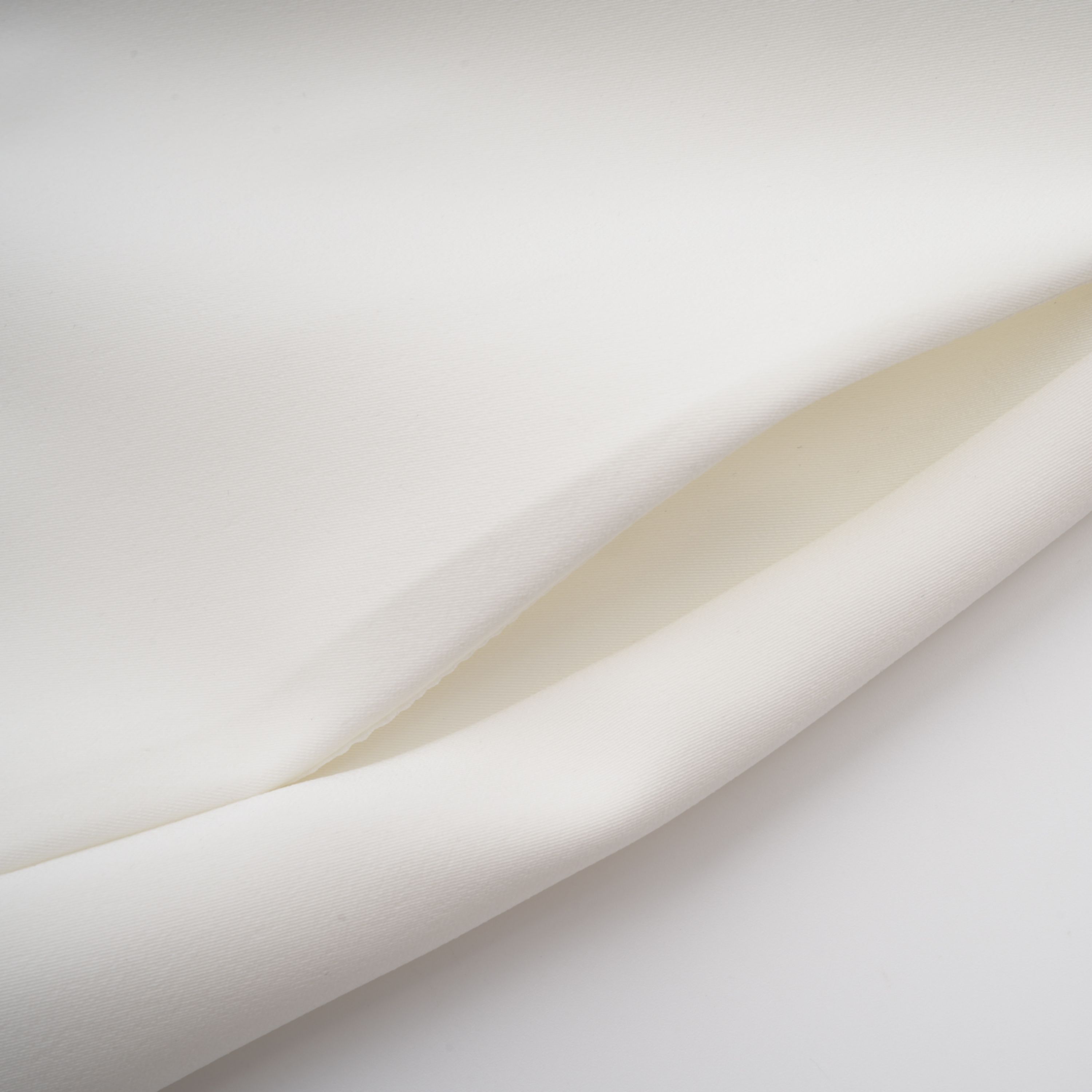 فستان بيرناديت الأبيض القصير من اللؤلؤ الصناعي