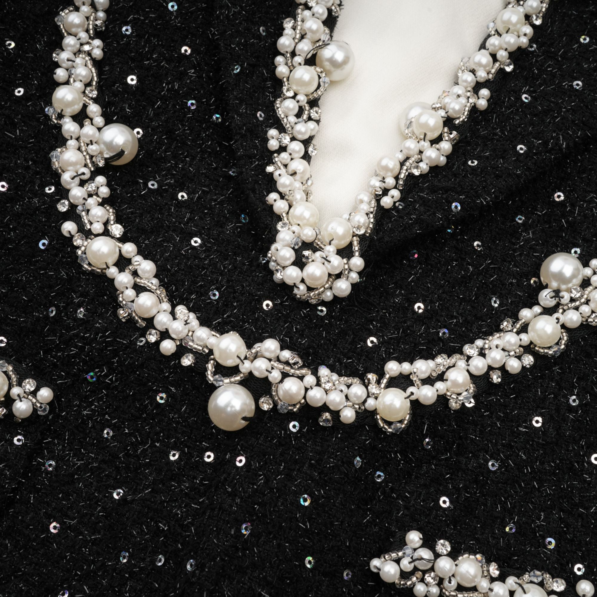 Éléonore فستان قصير من التويد مزين باللؤلؤ الصناعي