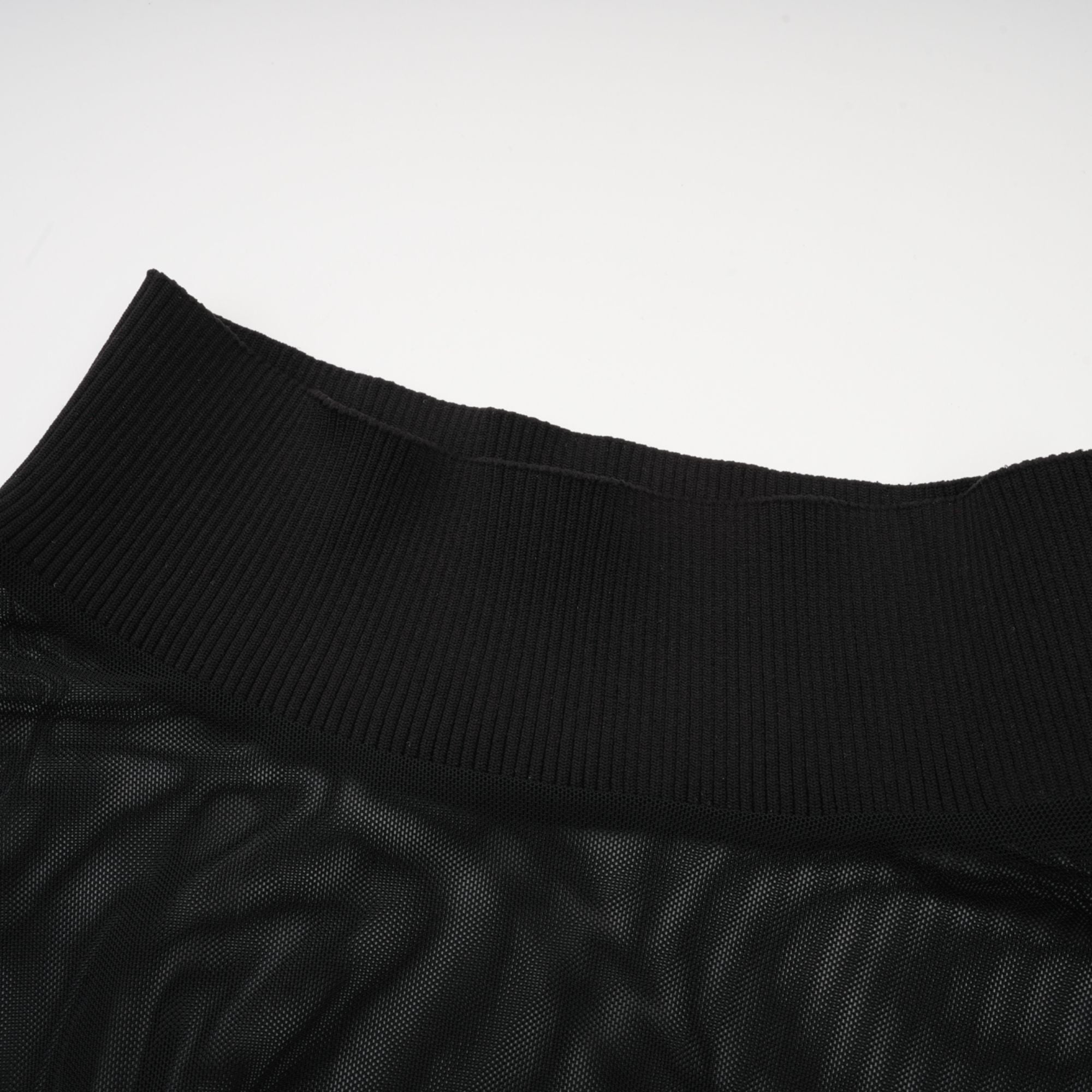 بلوزة من التول المصنوع من الفرو الصناعي باللون الأسود من Ségolène