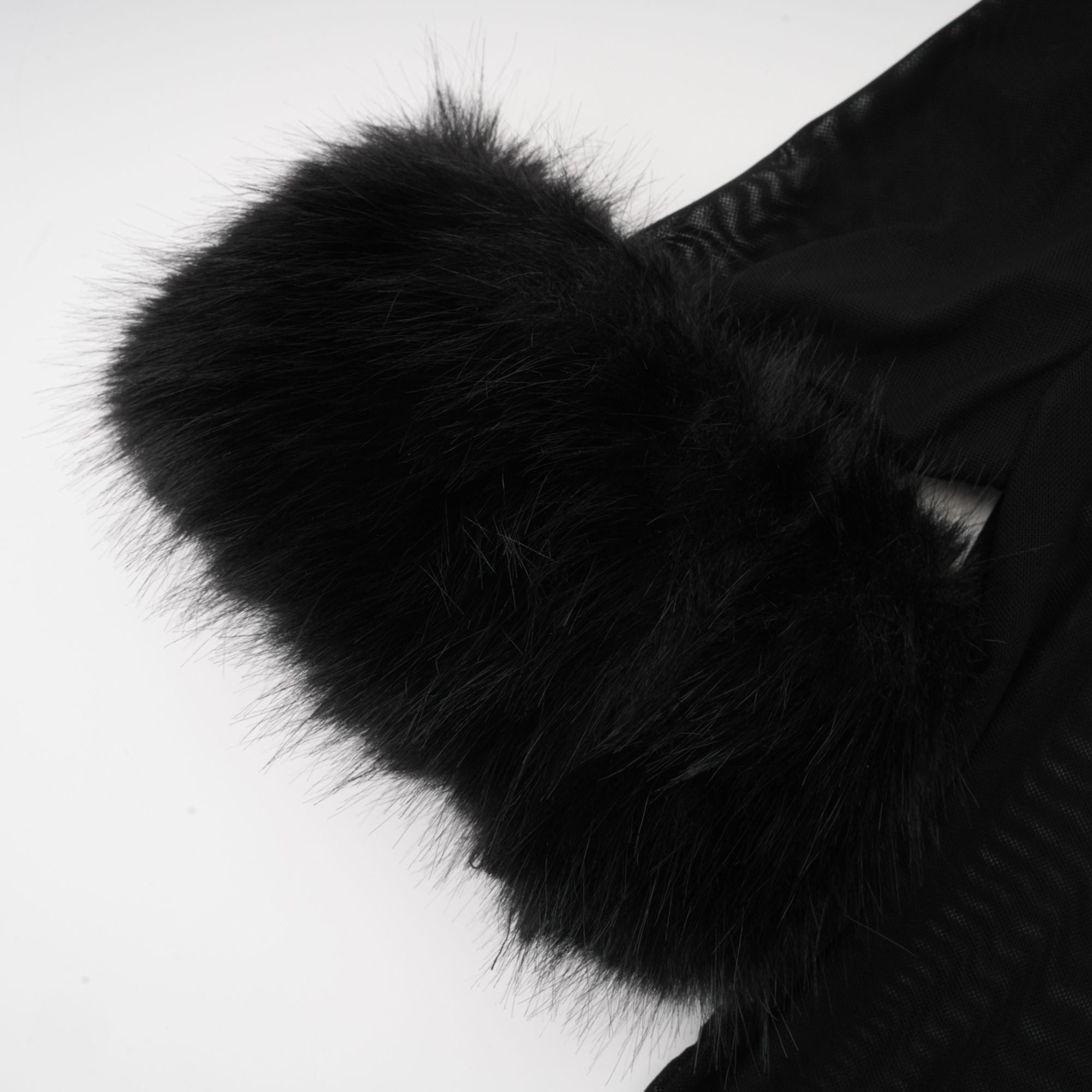 بلوزة من التول المصنوع من الفرو الصناعي باللون الأسود من Ségolène