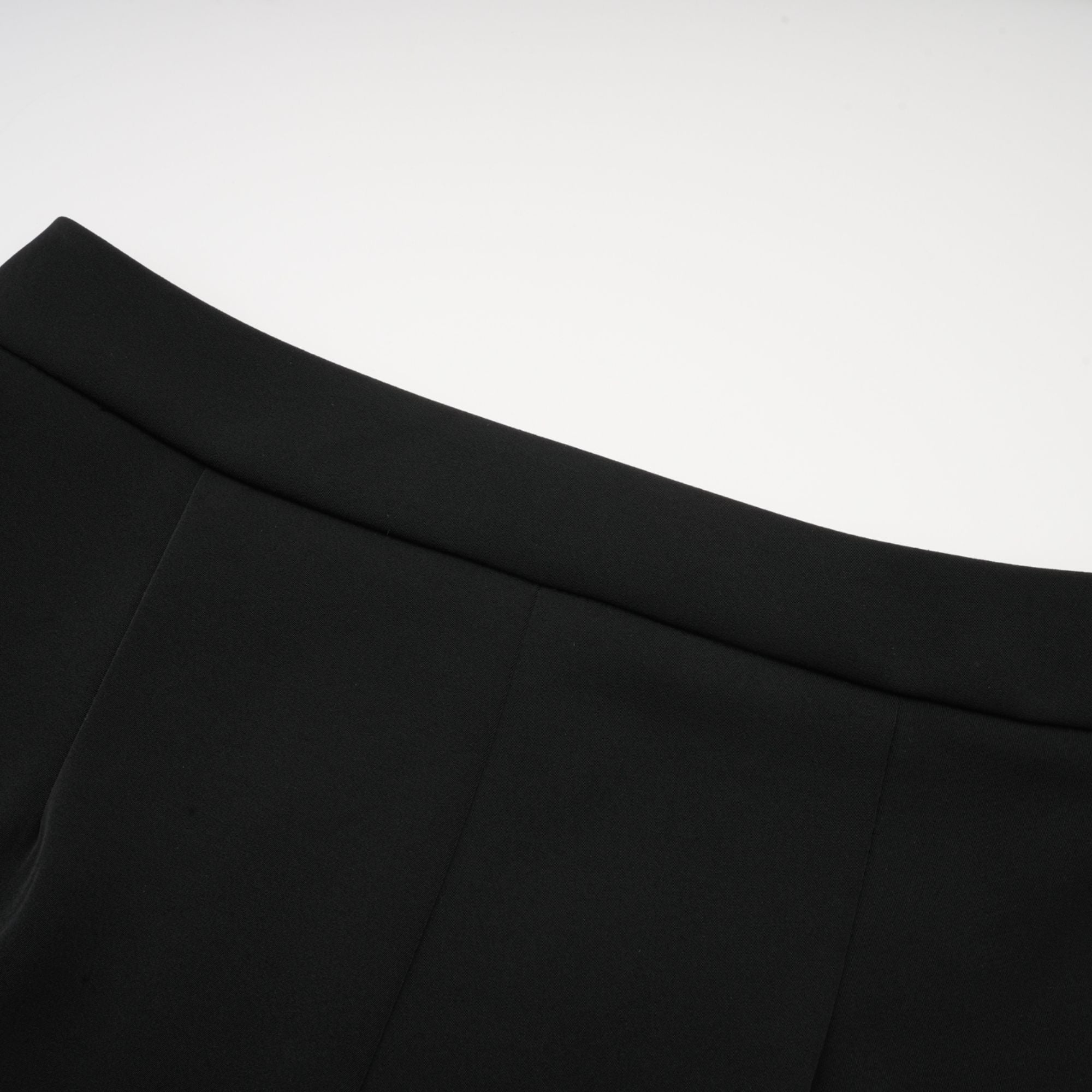 Delphine – Passendes Set aus schwarzer, verzierter Jacke und Hose