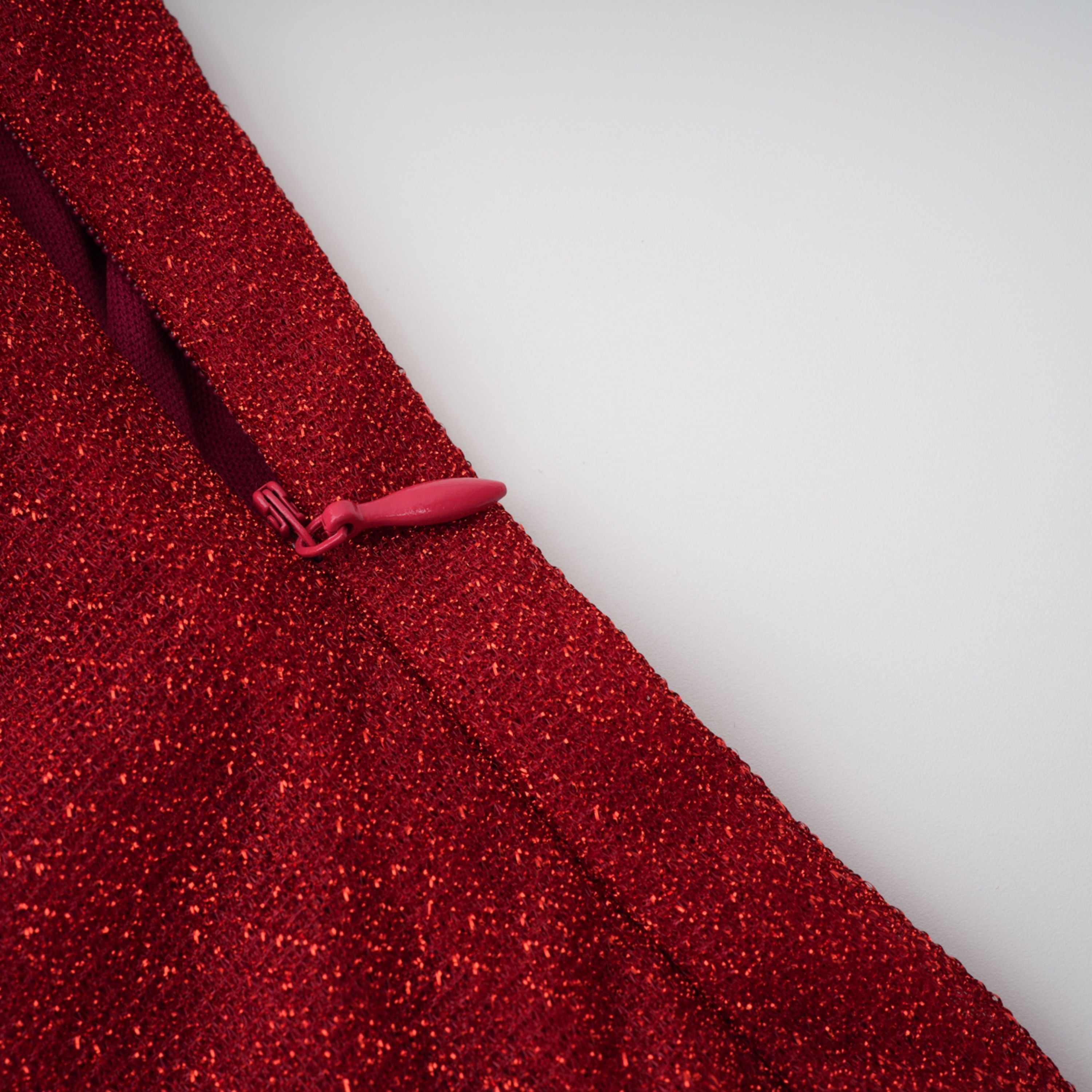 Orabelle Red Brilliance Drop Shiny Dress (Endgültiger Verkauf – nur in den USA)