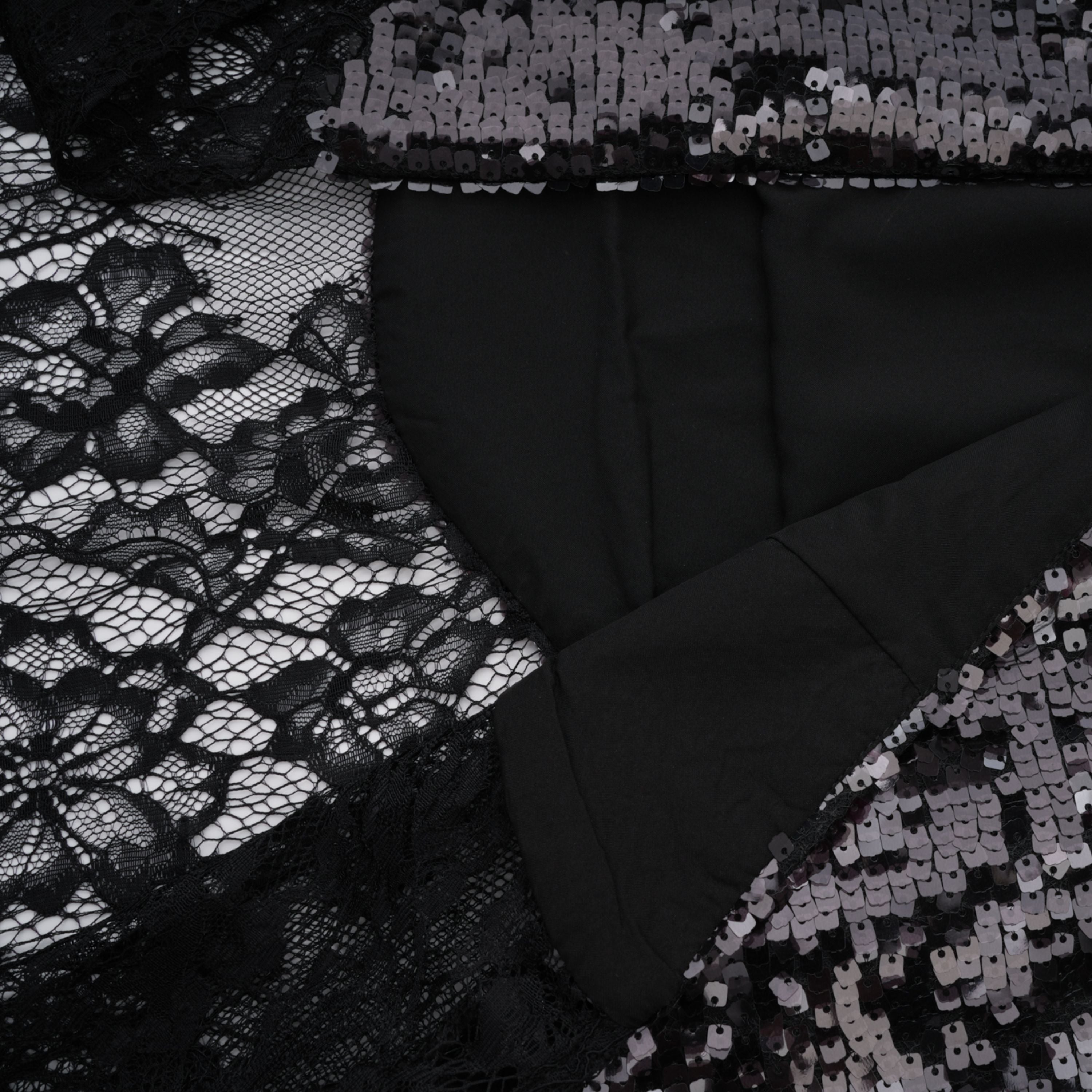 فستان أفا ماكسي أسود من الدانتيل والترتر