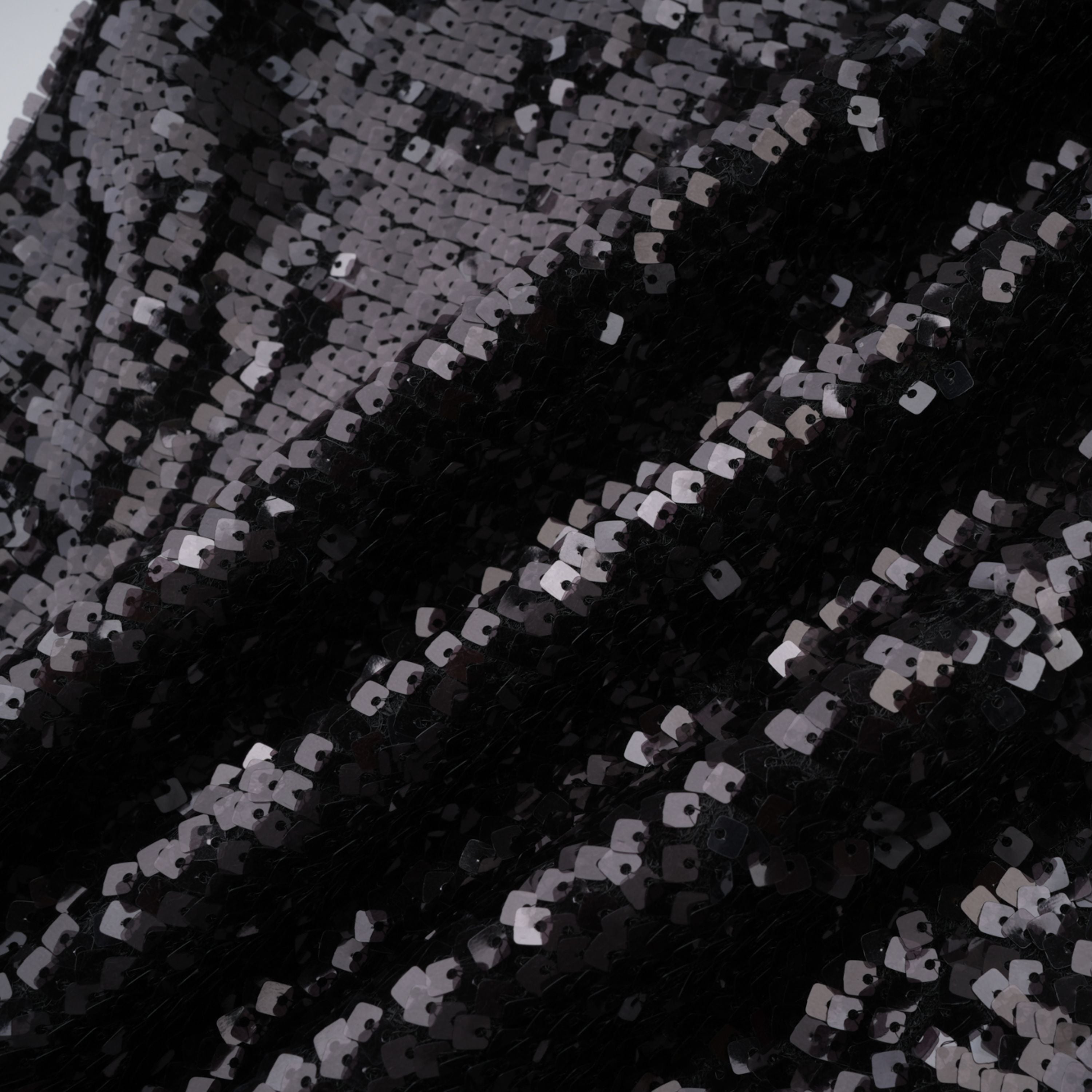 فستان أفا ماكسي أسود من الدانتيل والترتر