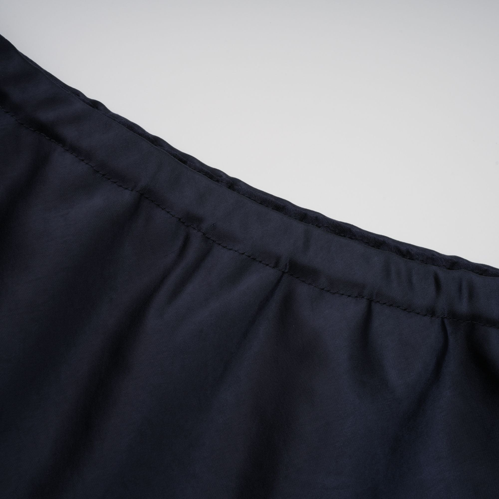 فستان ماكسي أزرق من جوزيت بخصر ببلوم