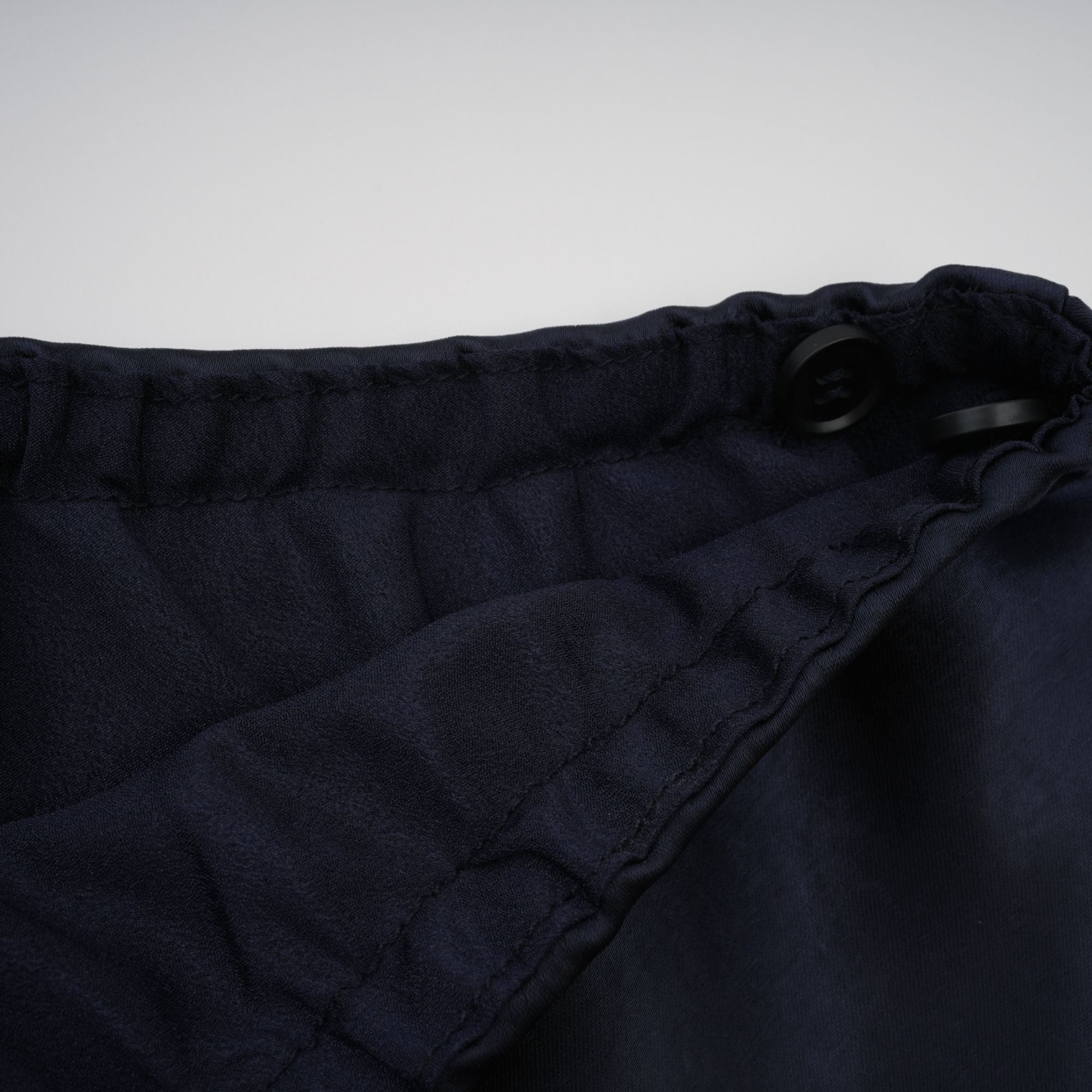 فستان ماكسي أزرق من جوزيت بخصر ببلوم