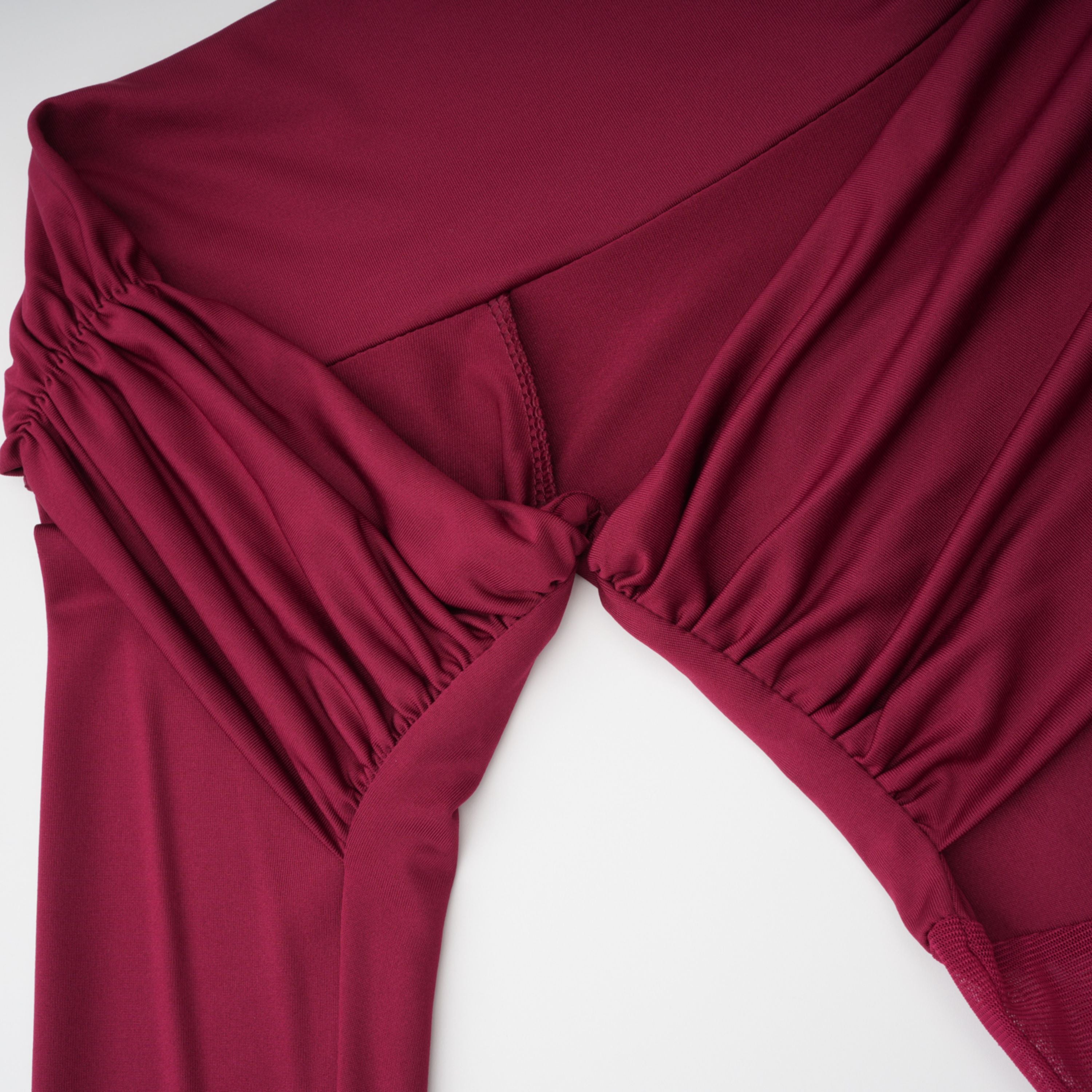 Anastasia Burgunderfarbenes One-Shoulder-Maxikleid mit Raffungen