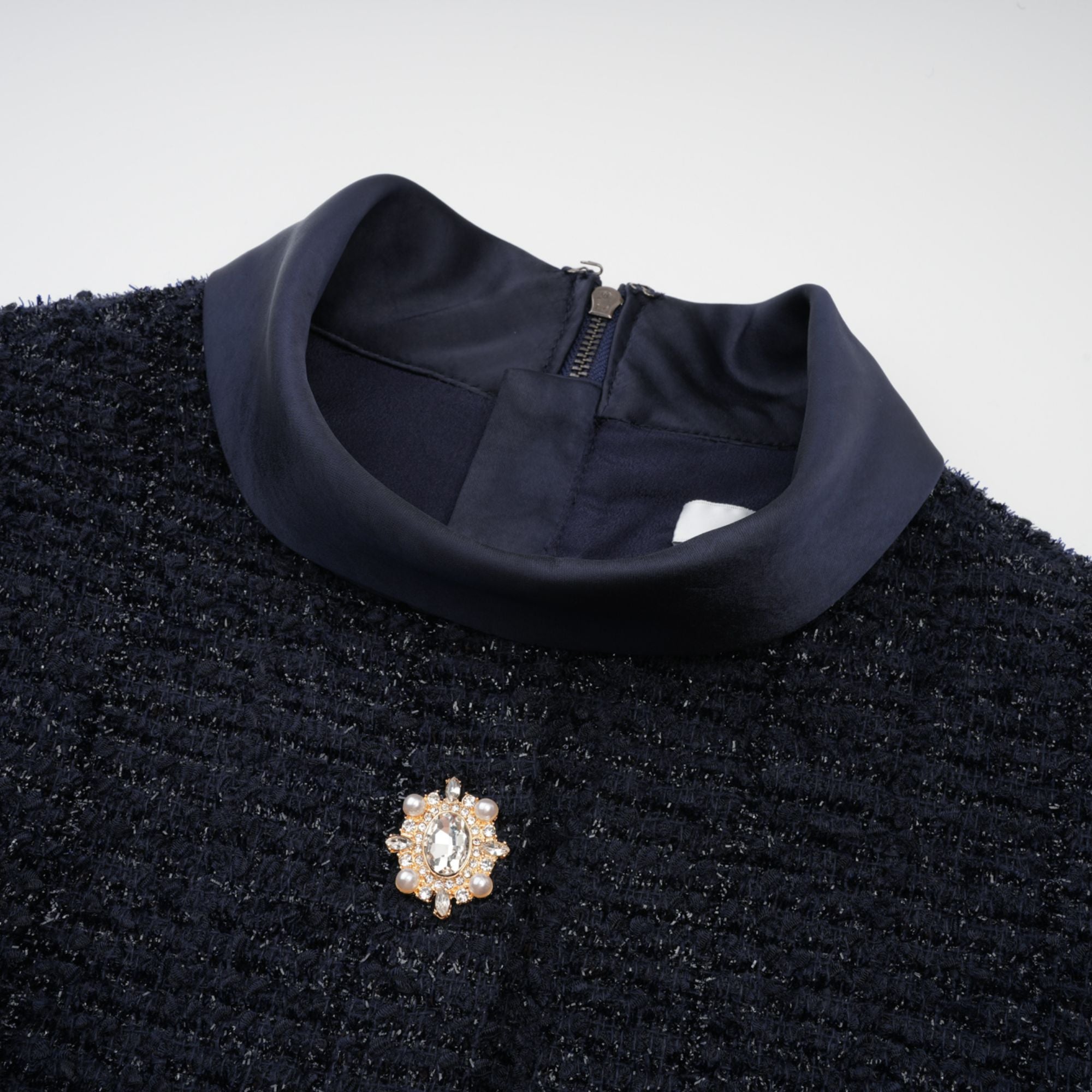 فستان ماكسي أزرق من جوزيت بخصر ببلوم