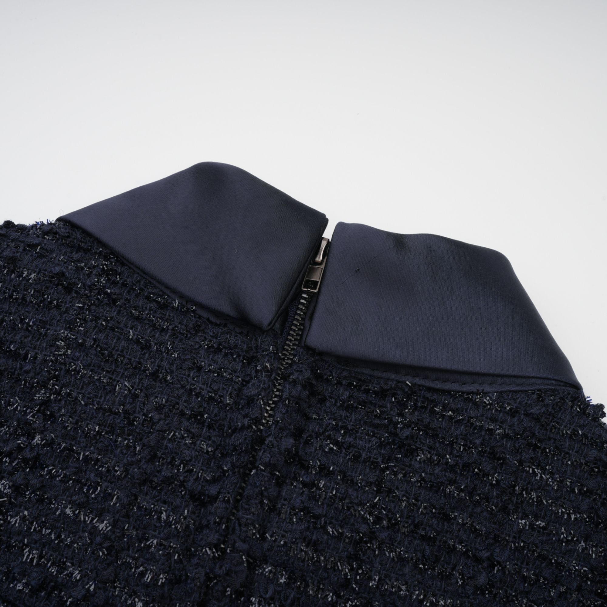 فستان ماكسي أزرق من جوزيت بخصر ببلوم