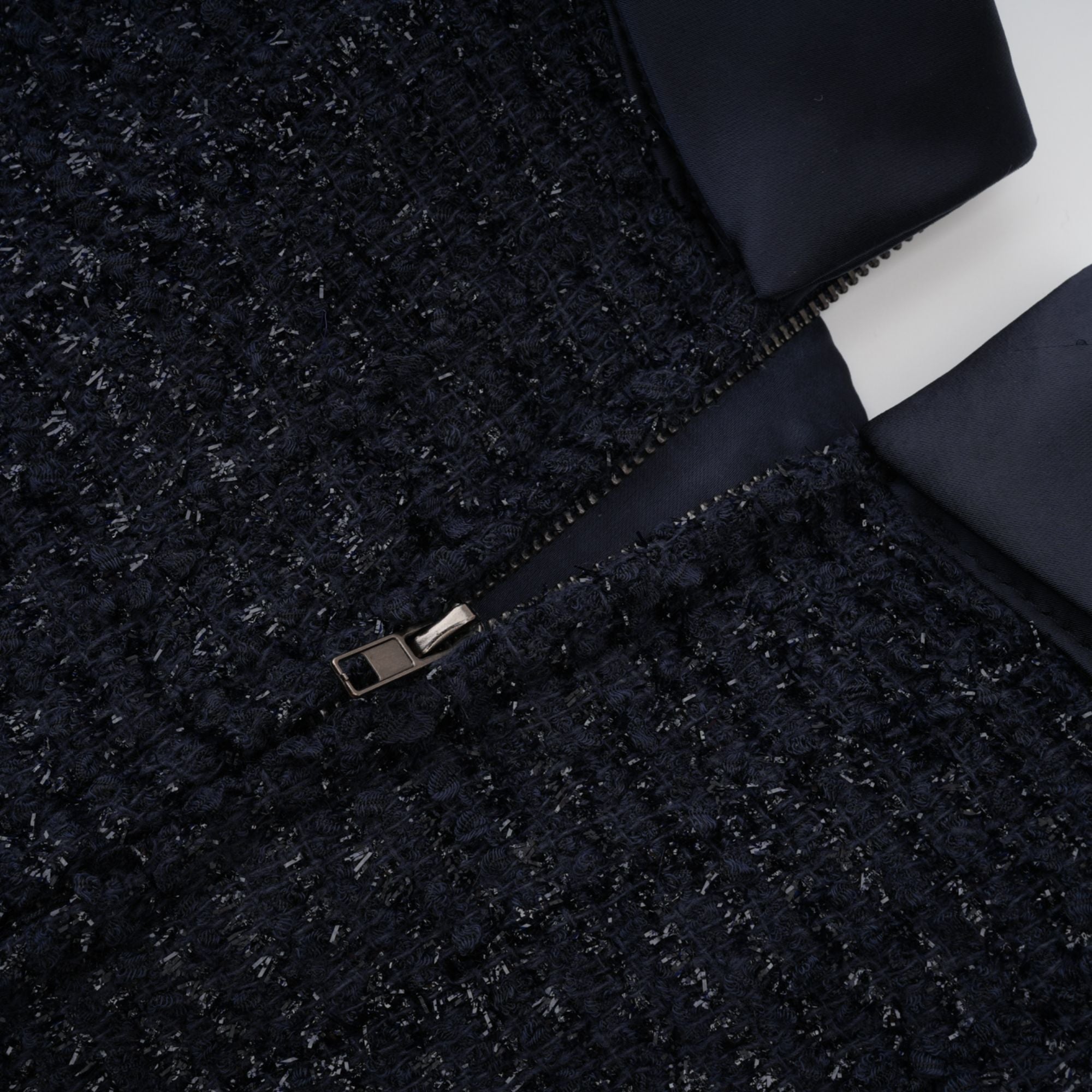 فستان ماكسي أزرق من جوزيت بخصر ببلوم