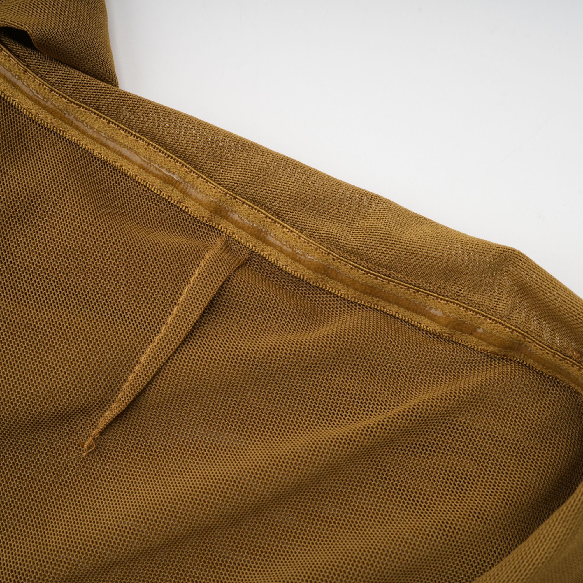 Gloria – rückenfreies Maxikleid mit Kapuze und überkreuztem Saum