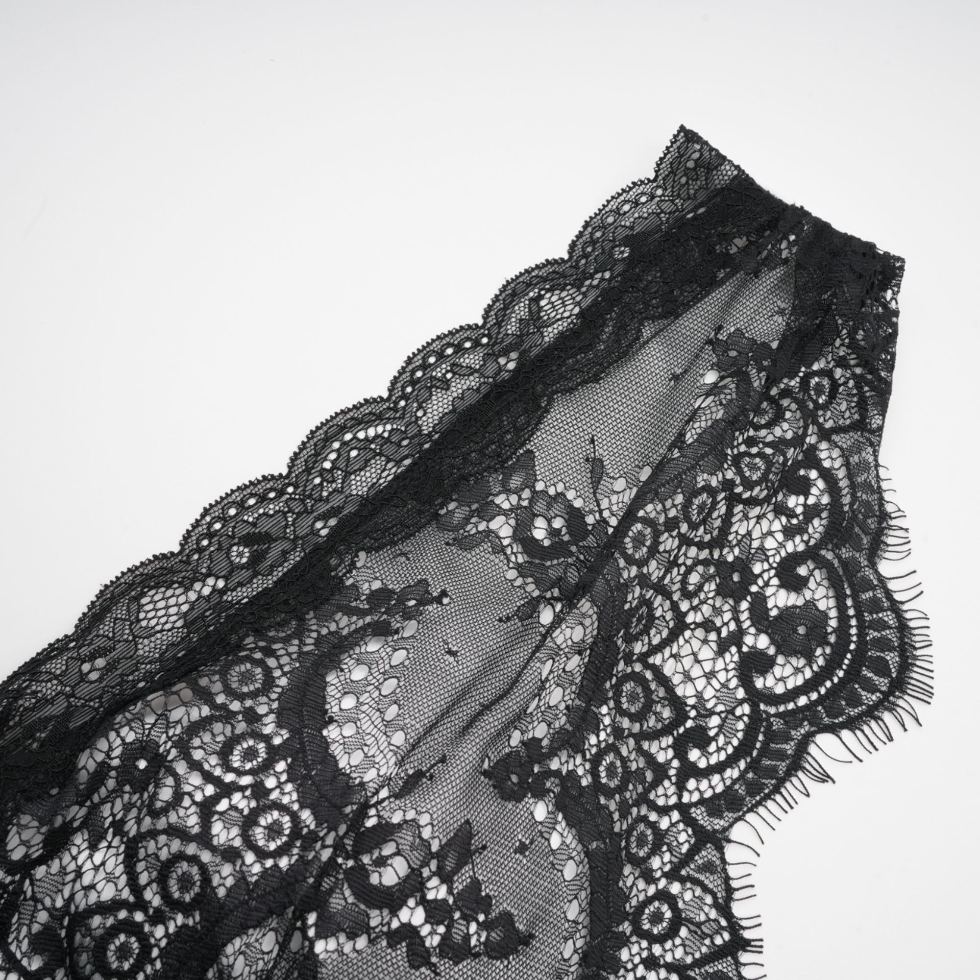 Éléonore فستان طويل مزين بالدانتيل بألوان متباينة