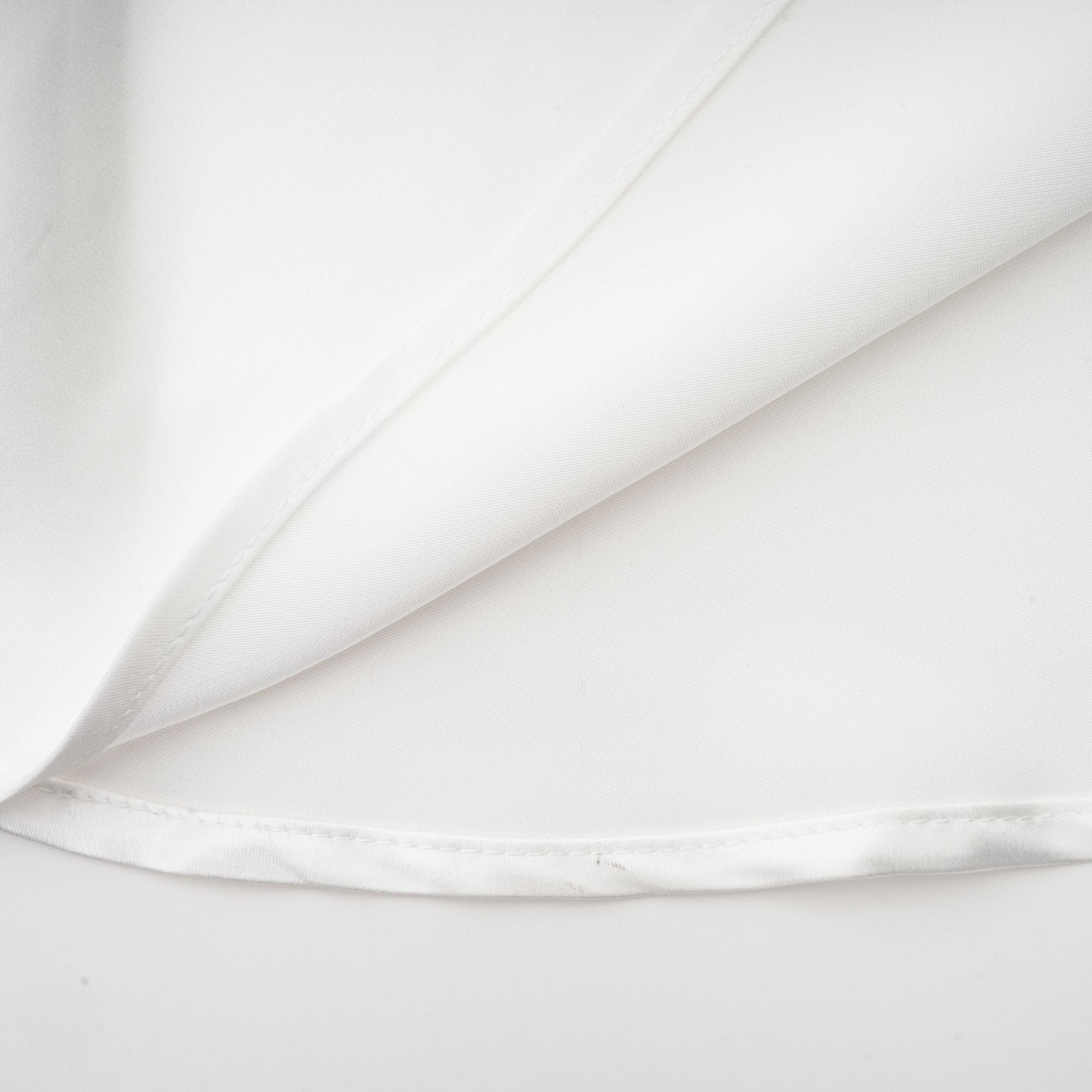 Éléonore فستان طويل مزين بالدانتيل بألوان متباينة