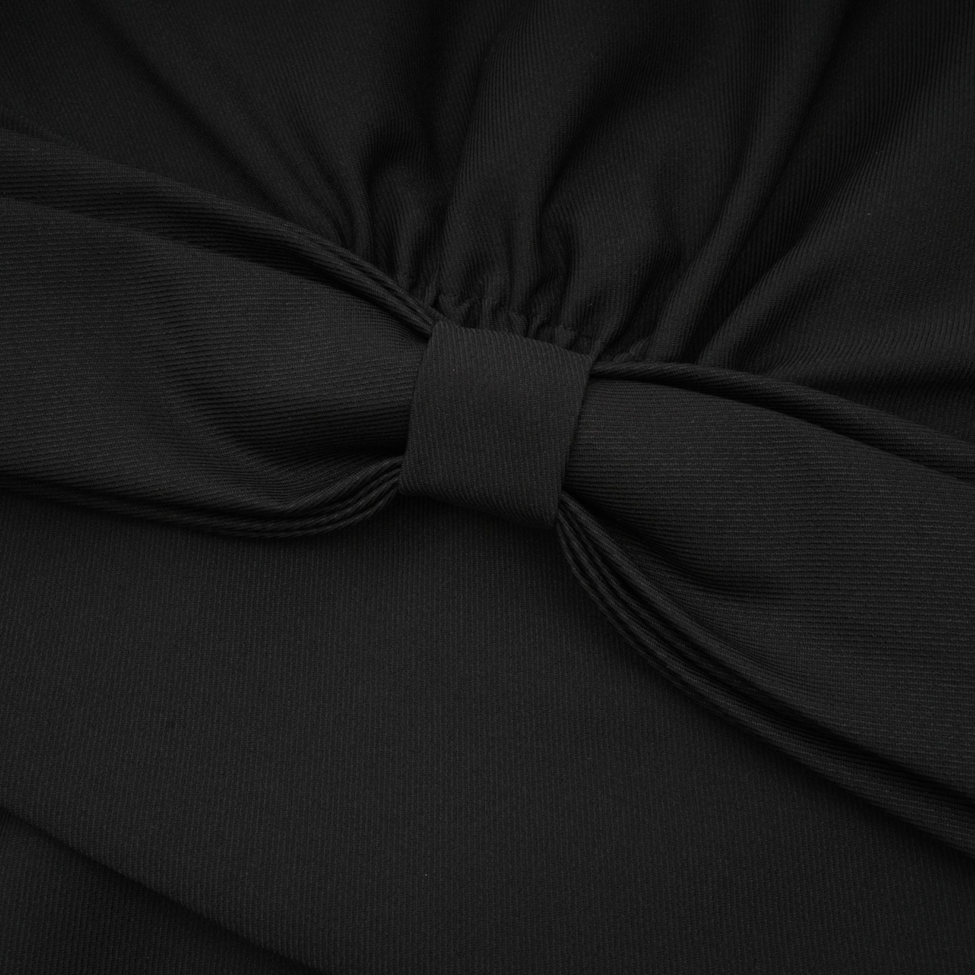 فستان كاريبي قصير أسود مكشوف الكتفين مع فيونكة